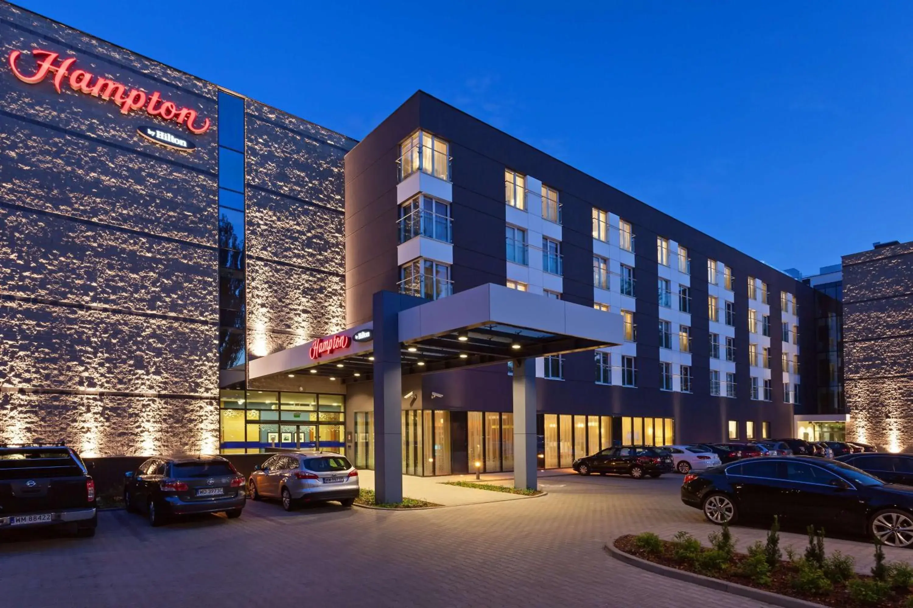 Property building in Hampton by Hilton Warsaw Airport Property building in Hampton by Hilton Warsaw Airport