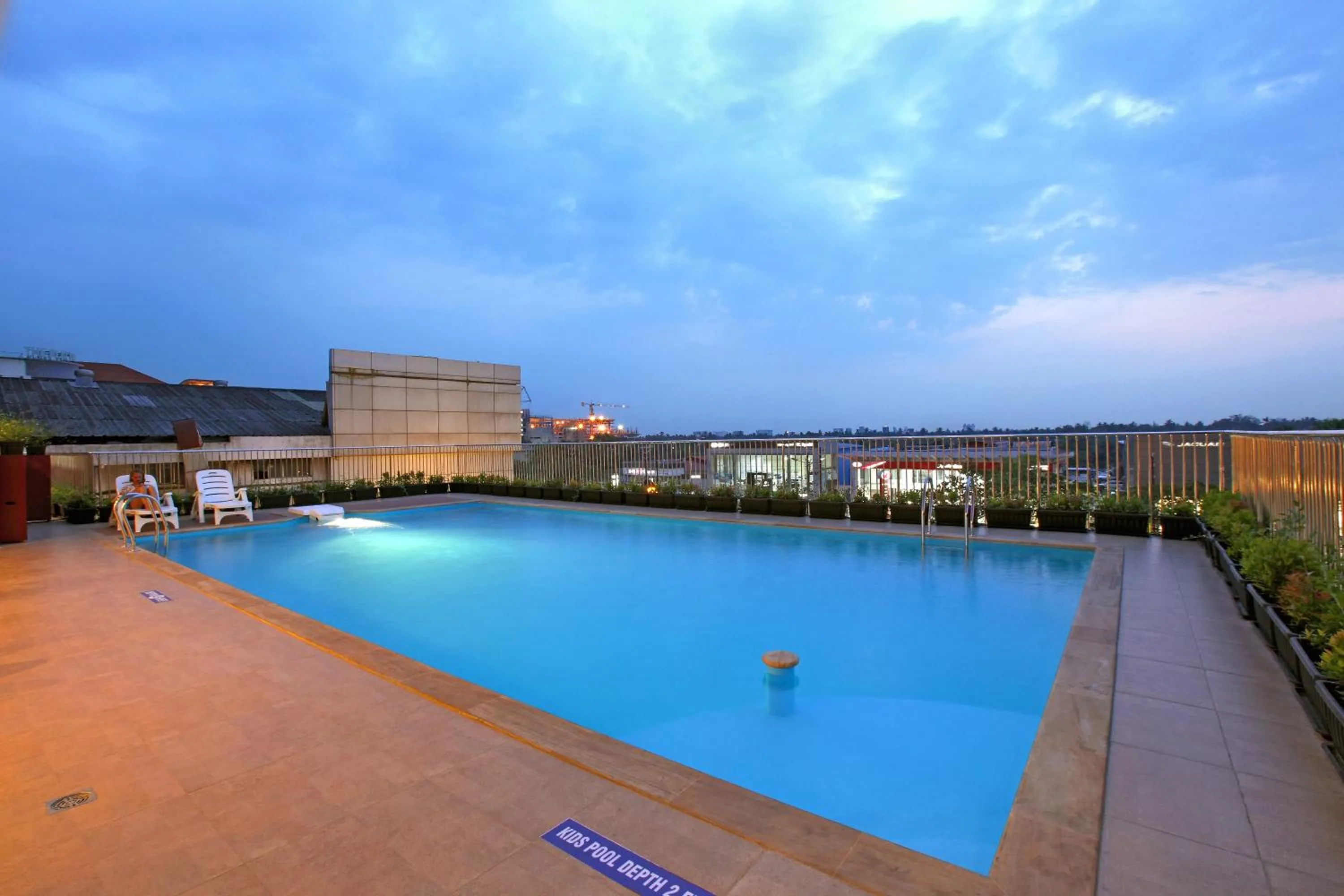 Swimming pool in Tribute Royale