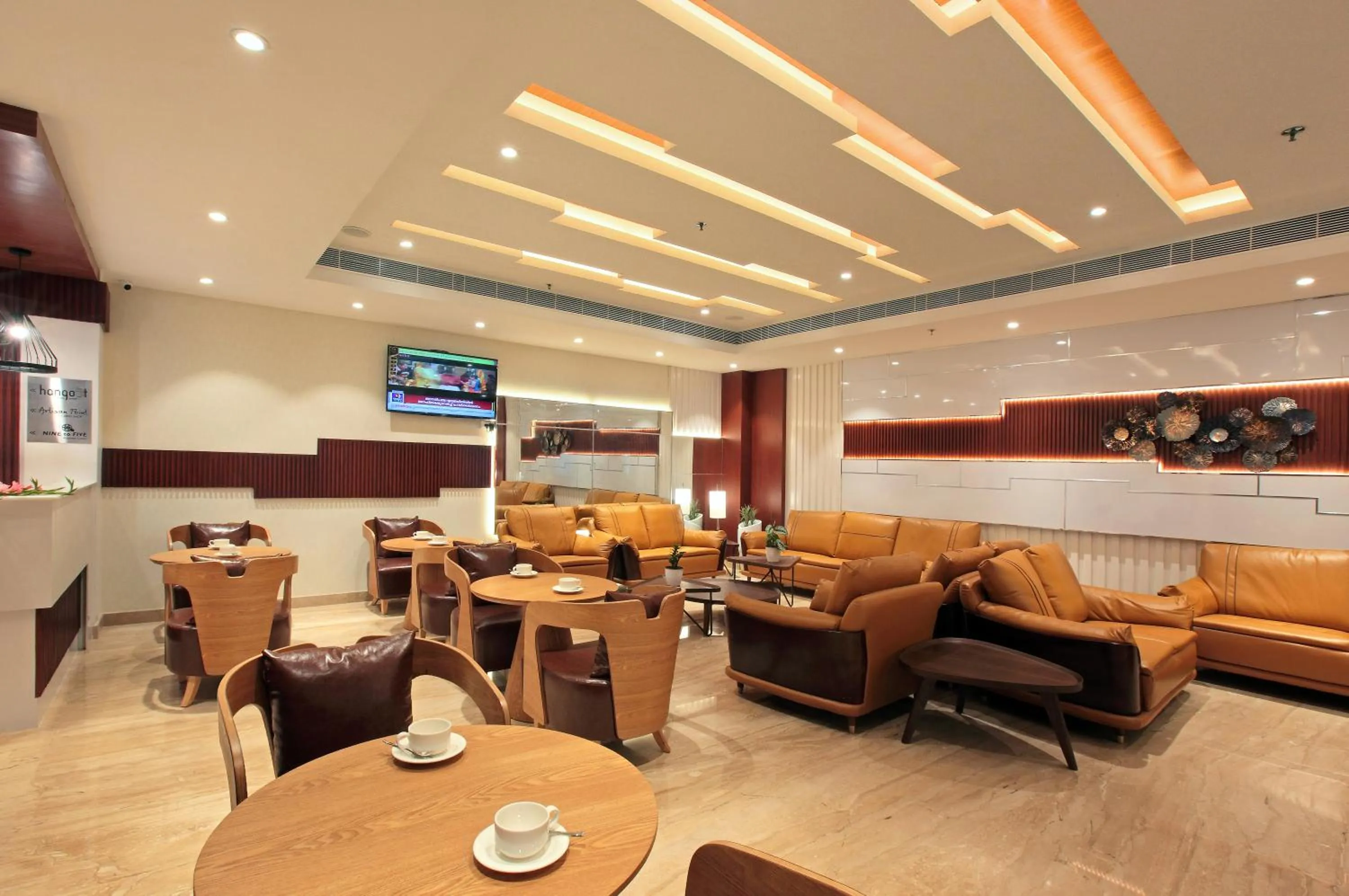 Coffee/tea facilities in Tribute Royale