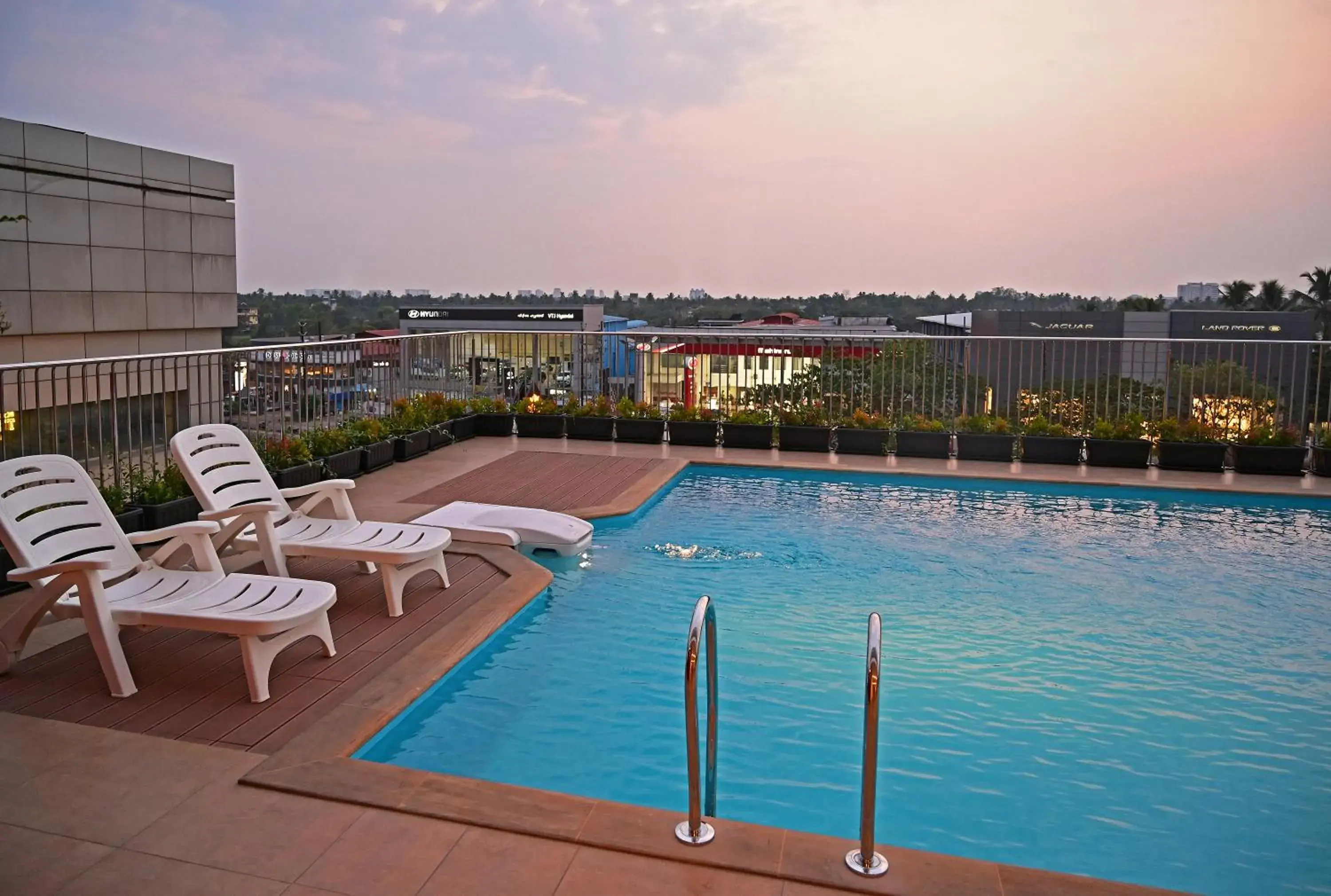 Swimming pool in Tribute Royale Swimming pool in Tribute Royale