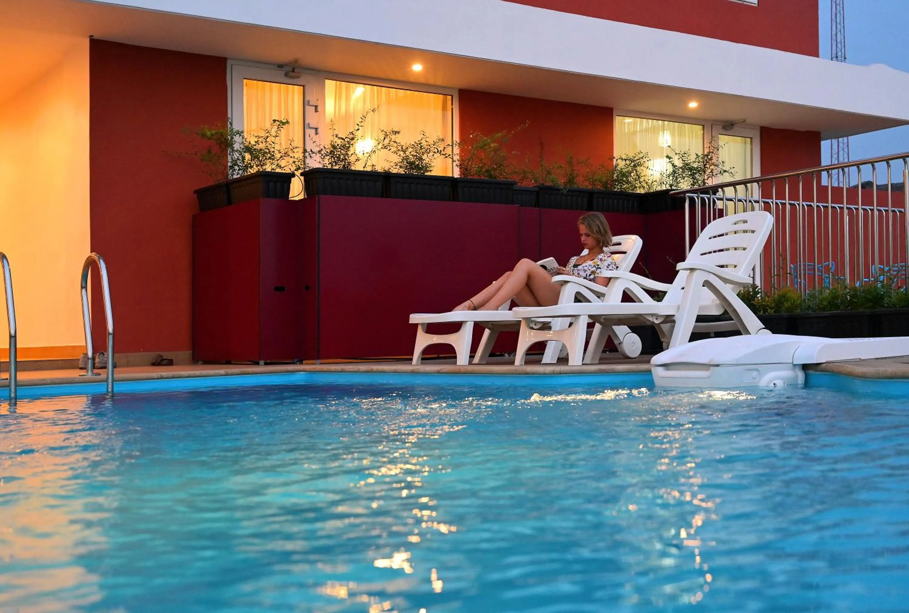 Swimming pool in Tribute Royale