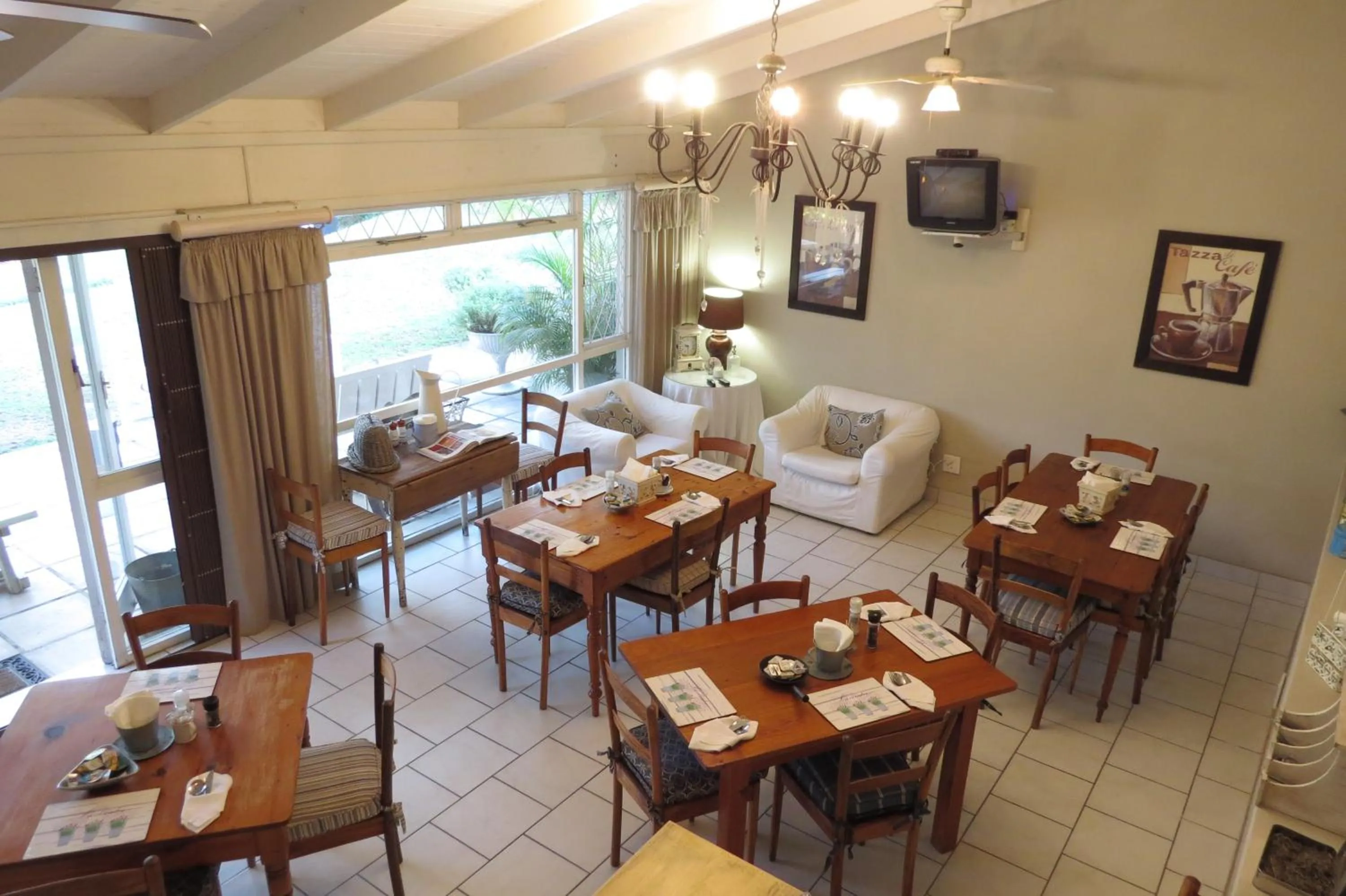 Restaurant/places to eat in Avillahouse Guesthouse