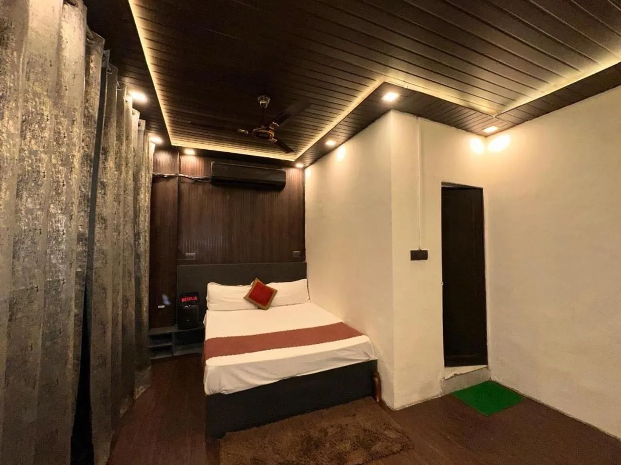 Hotel O Home Diamond Stay Near Lotus Temple