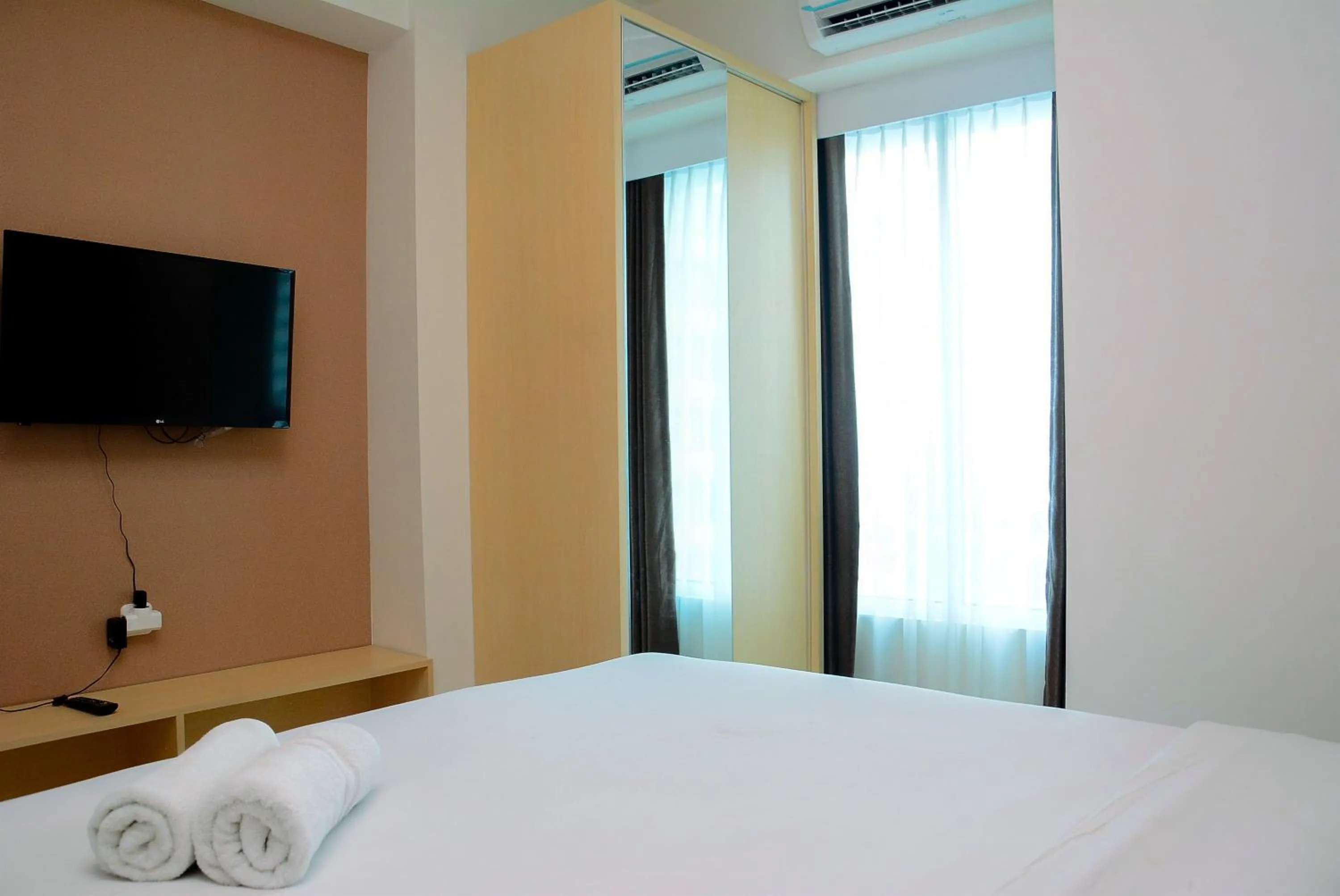Minimalist and Homey 1BR Grand Kamala Lagoon Apartment By Travelio