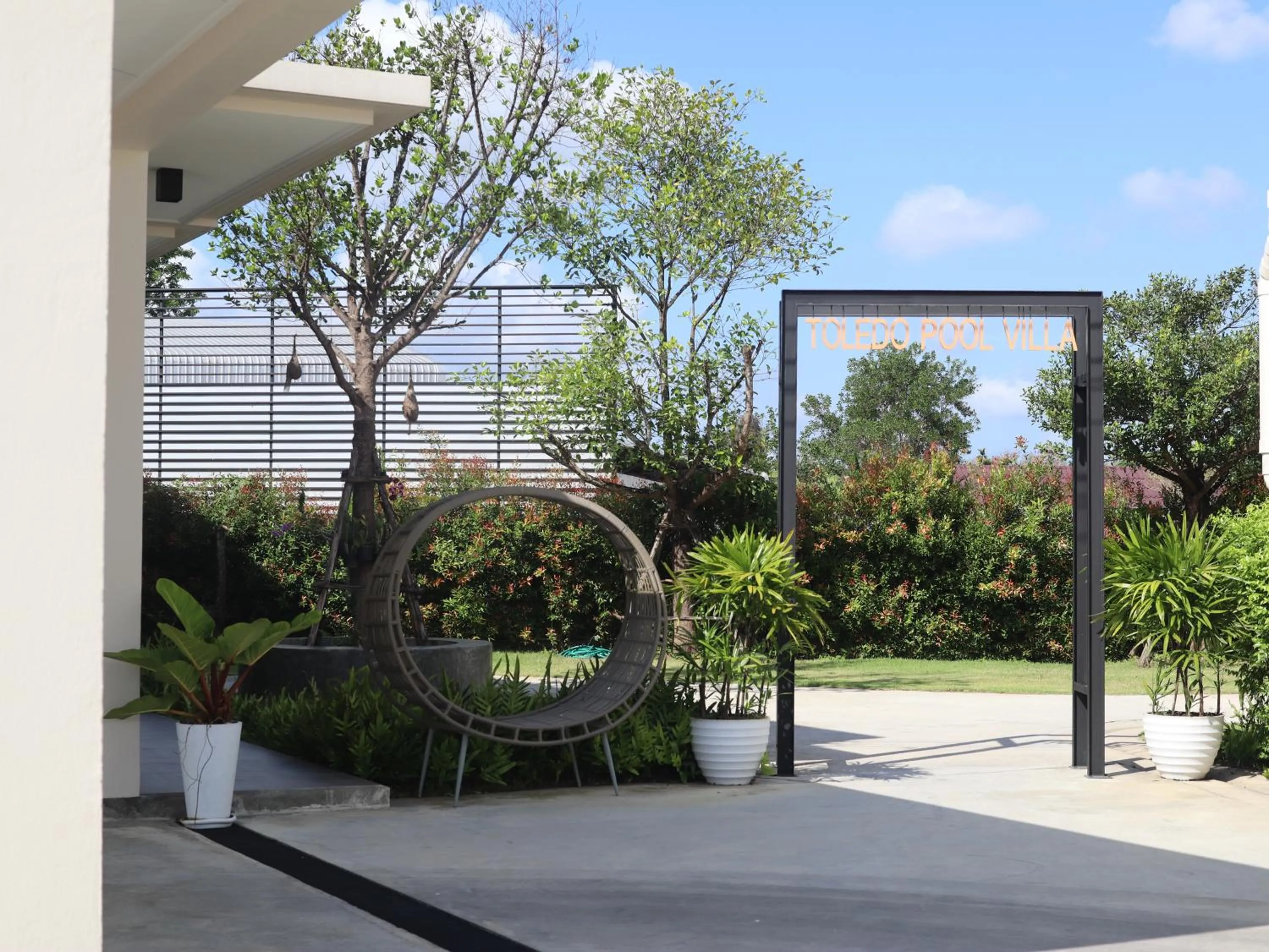 Facade/entrance in Toledo Pool Villa