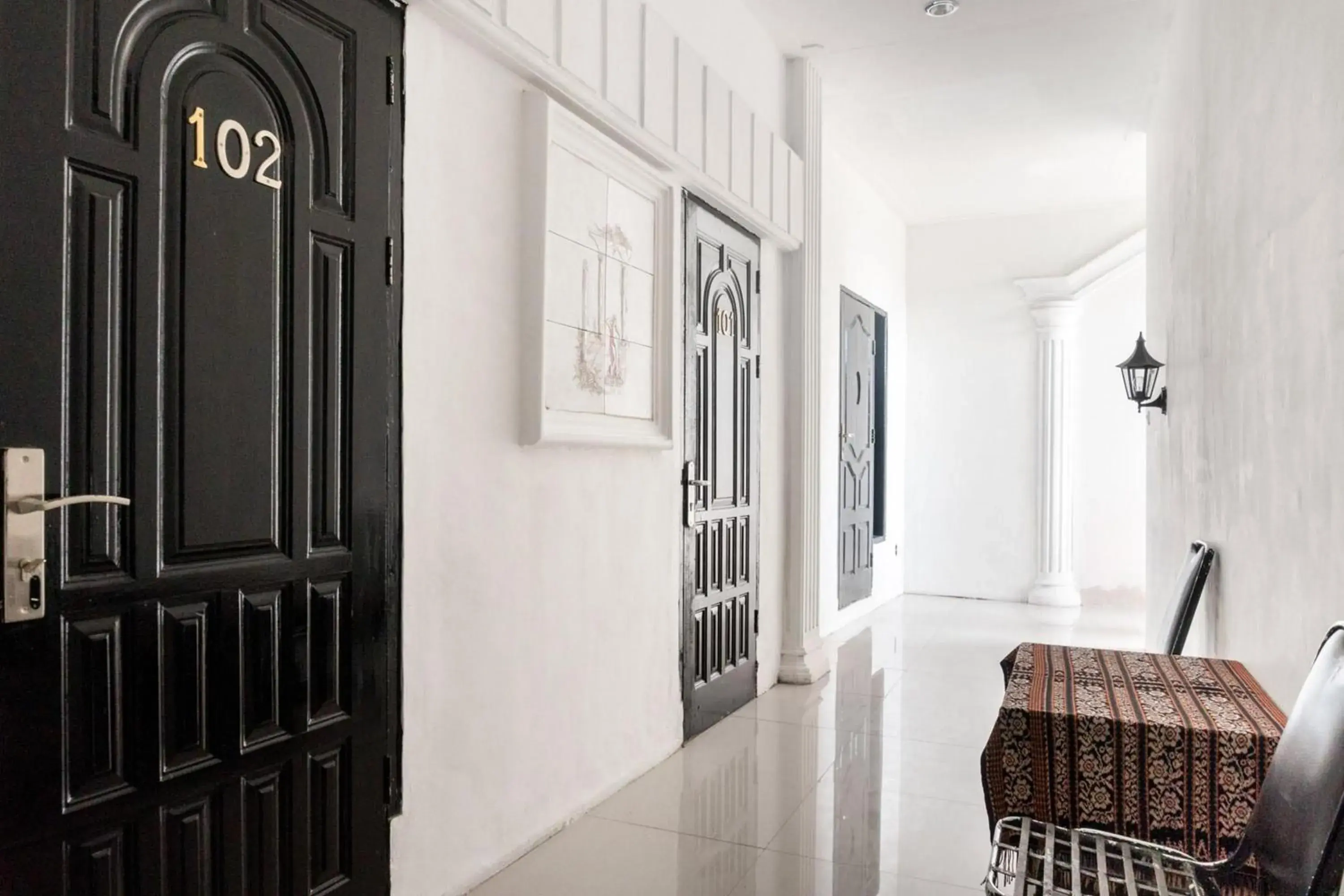 Facade/entrance in RedDoorz near Manhattan Times Square Medan 2 Facade/entrance in RedDoorz near Manhattan Times Square Medan 2