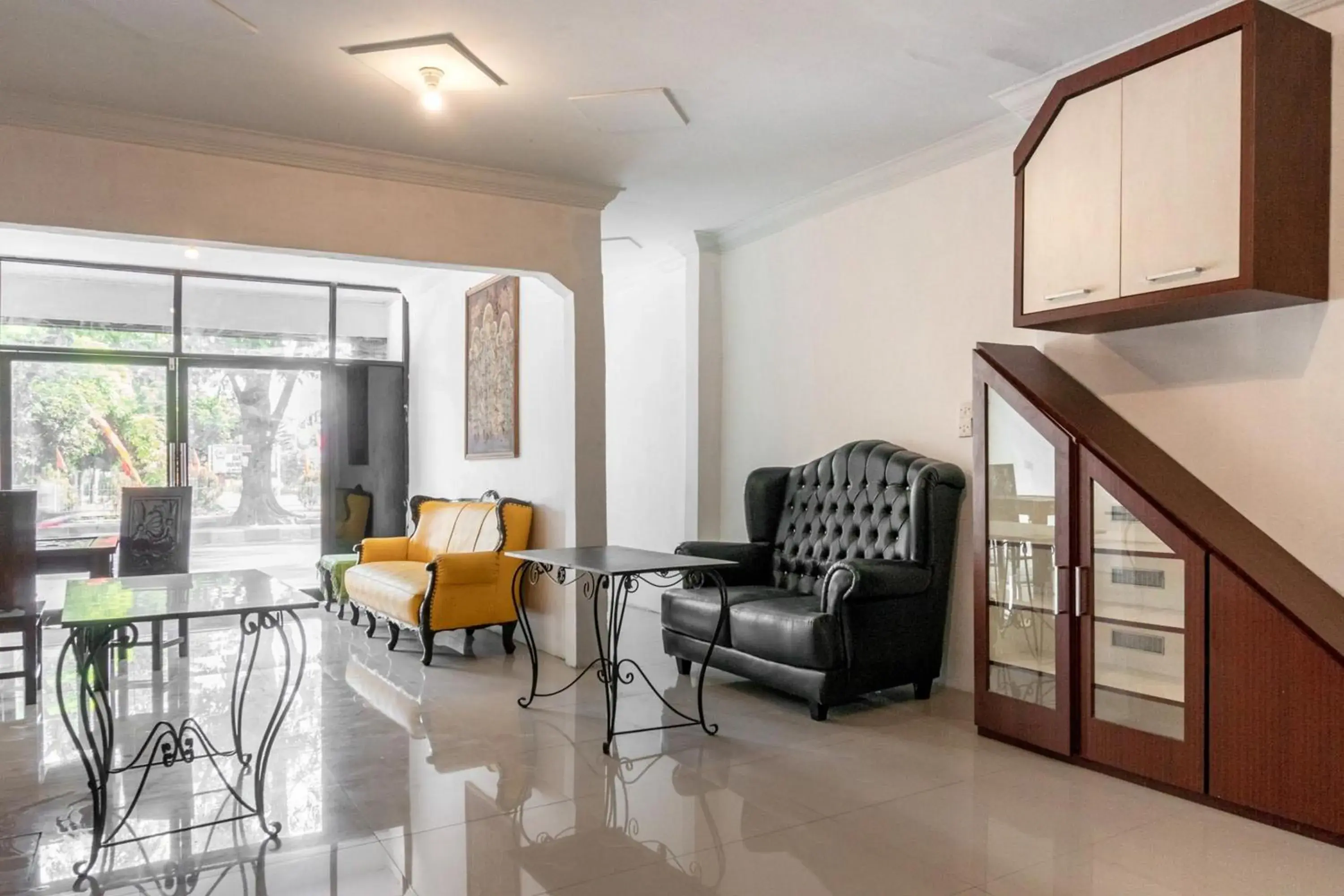 Living room in RedDoorz near Manhattan Times Square Medan 2 Living room in RedDoorz near Manhattan Times Square Medan 2