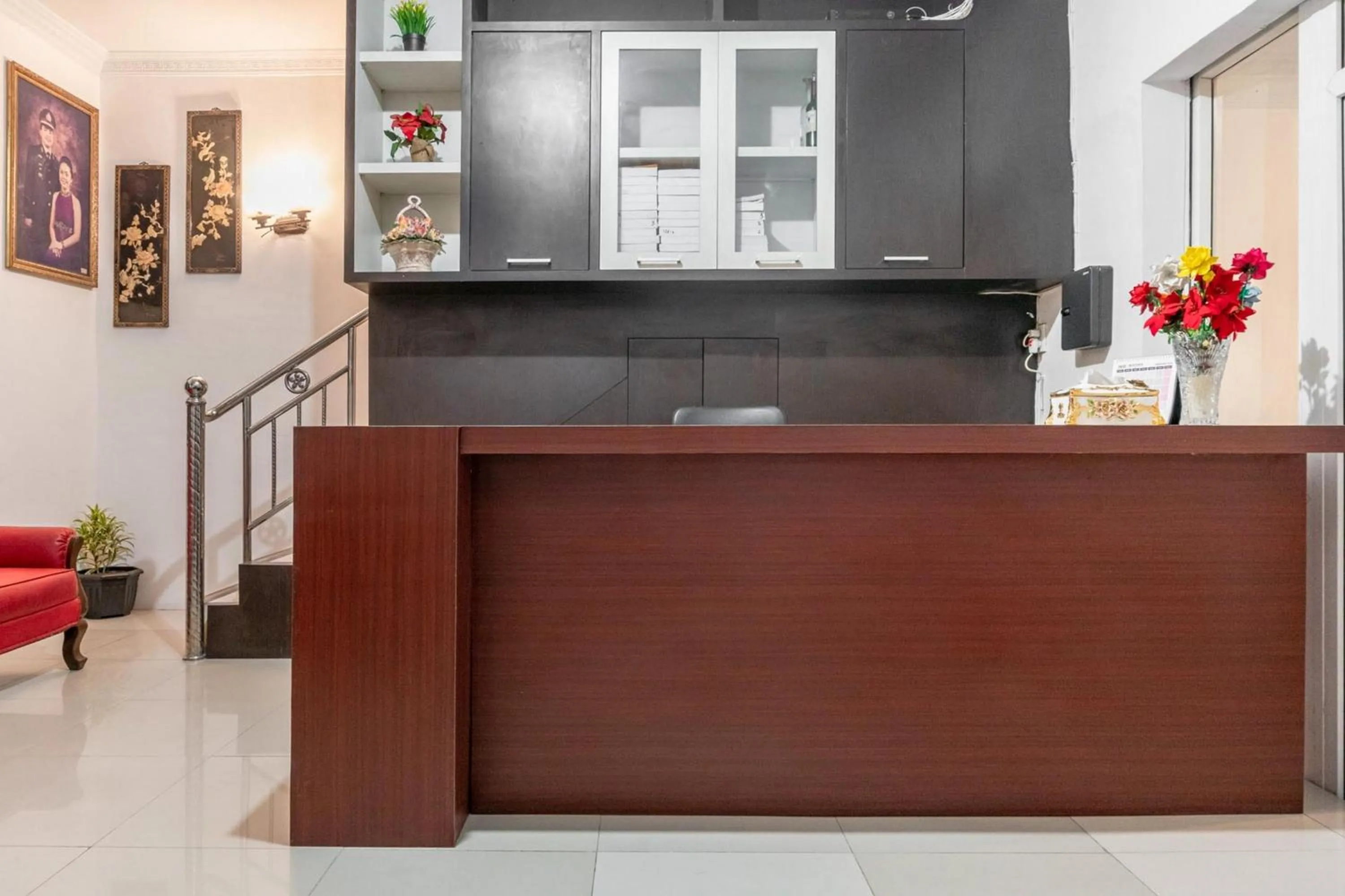 Facade/entrance in RedDoorz near Manhattan Times Square Medan 2