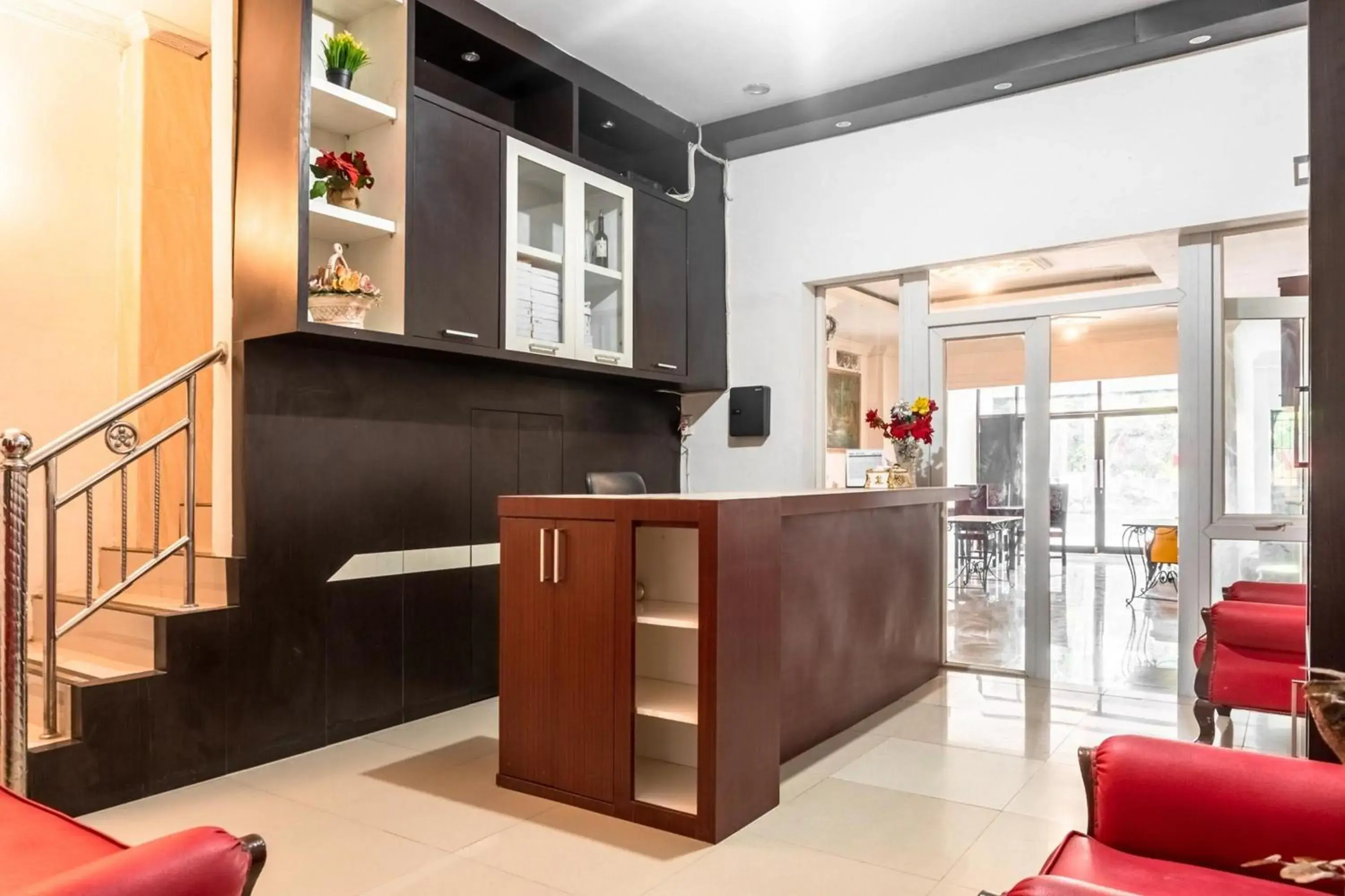 Lobby or reception in RedDoorz near Manhattan Times Square Medan 2 Lobby or reception in RedDoorz near Manhattan Times Square Medan 2