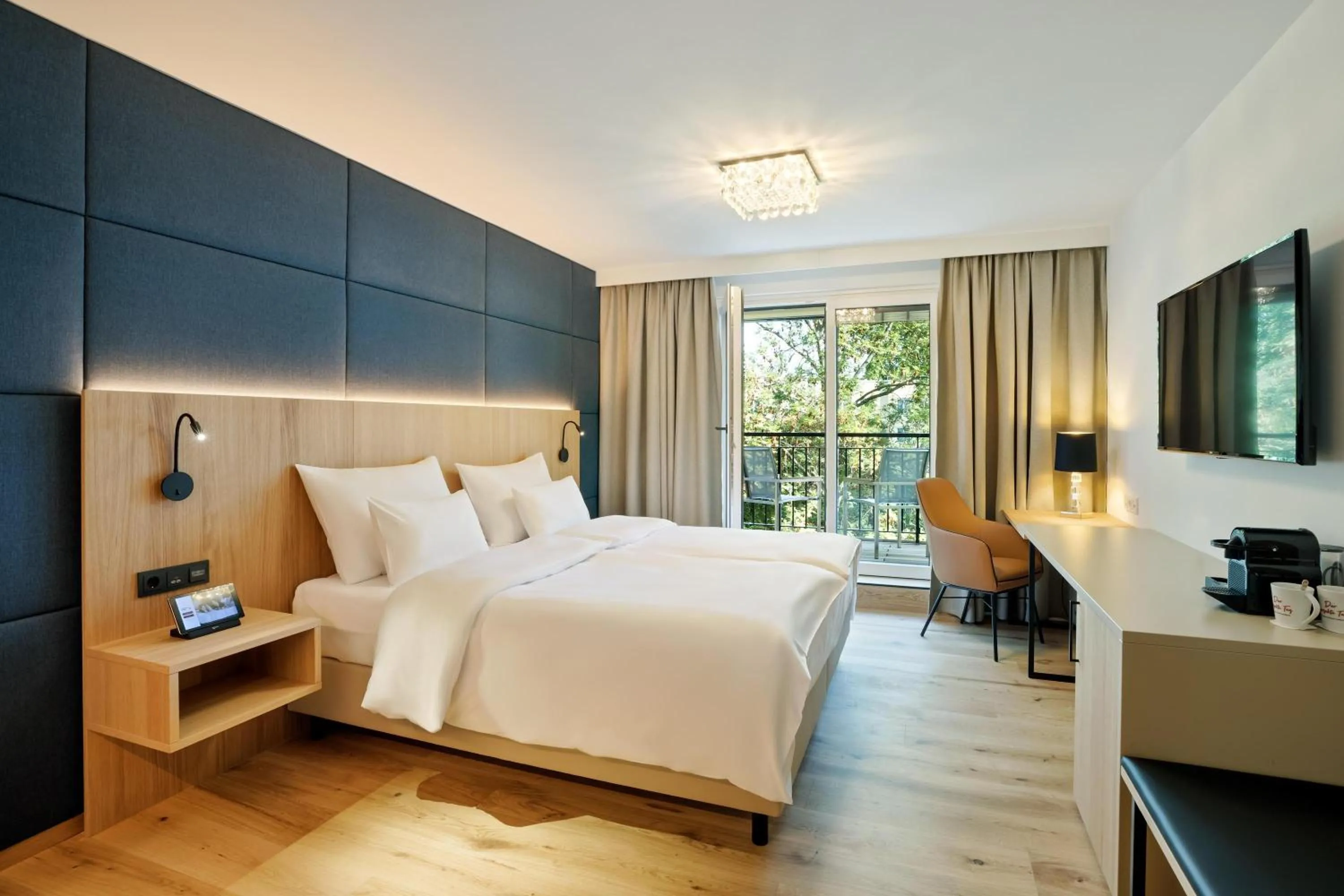 Photo of the whole room, Bed in Austria Trend Hotel Maximilian