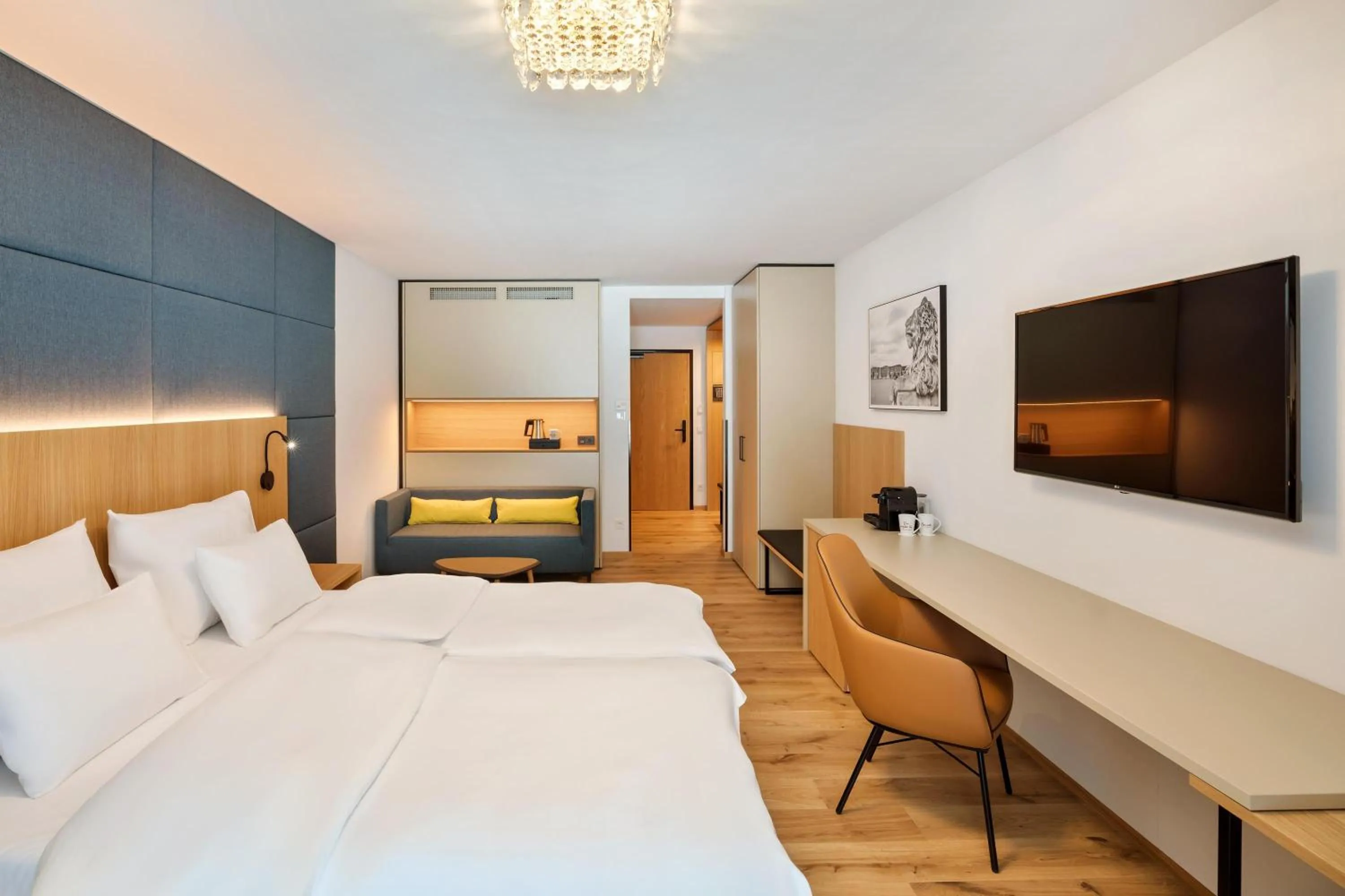 Photo of the whole room, Bed in Austria Trend Hotel Maximilian