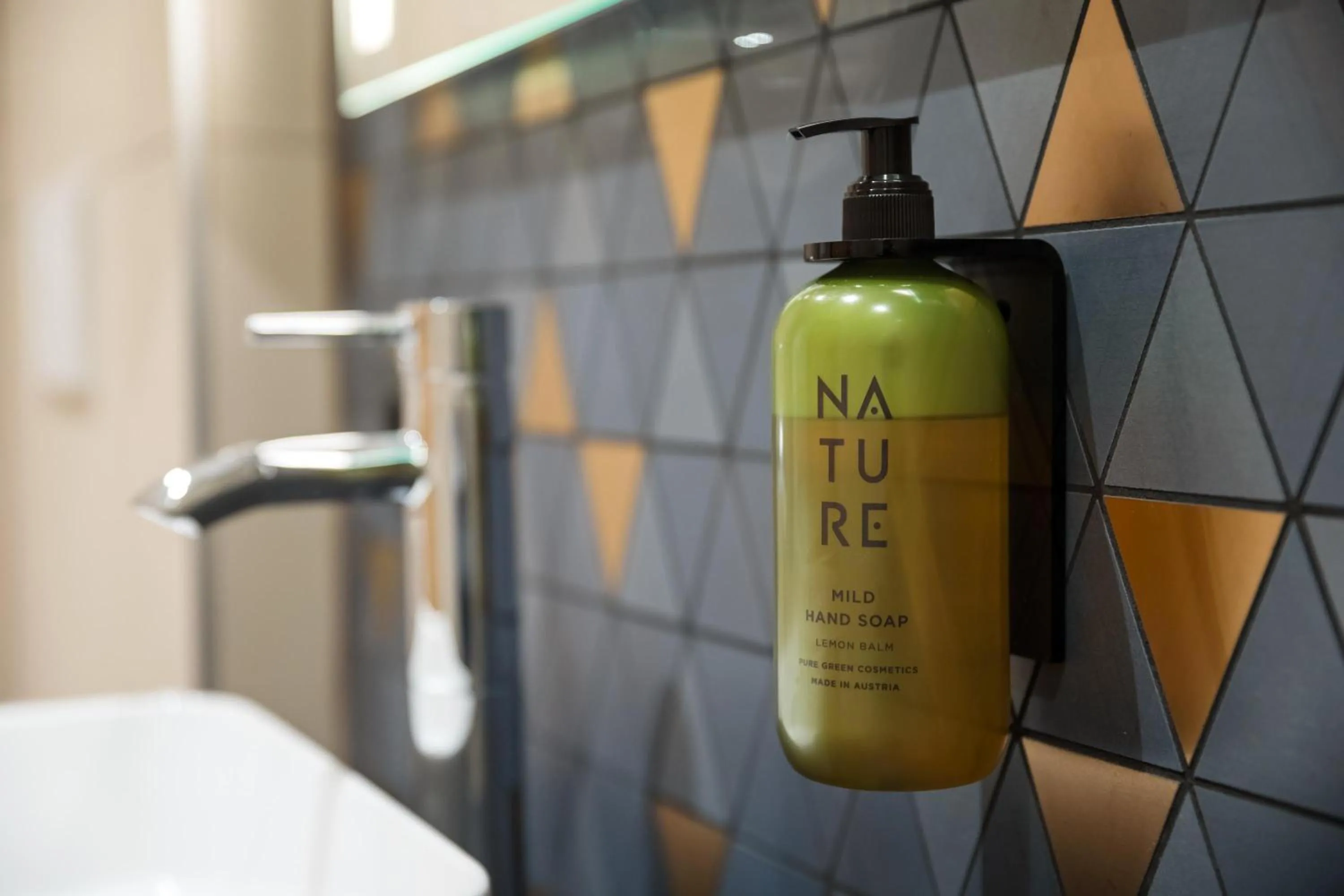 Bathroom in Austria Trend Hotel Maximilian