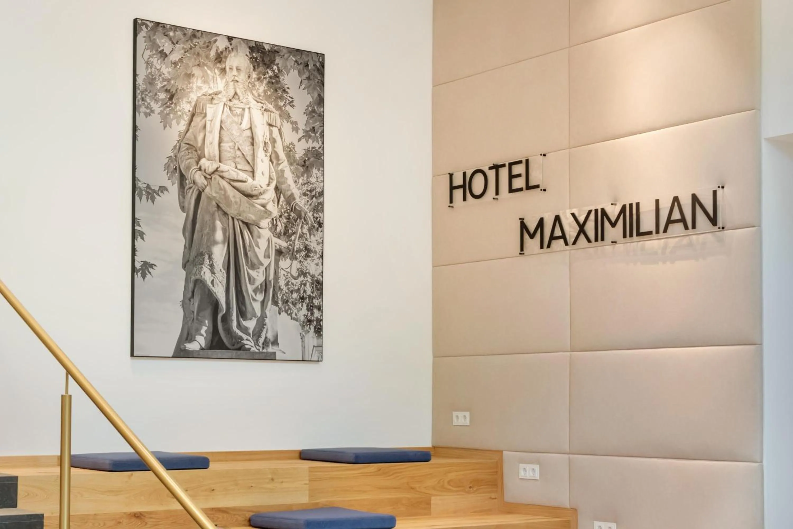 Lobby or reception in Austria Trend Hotel Maximilian