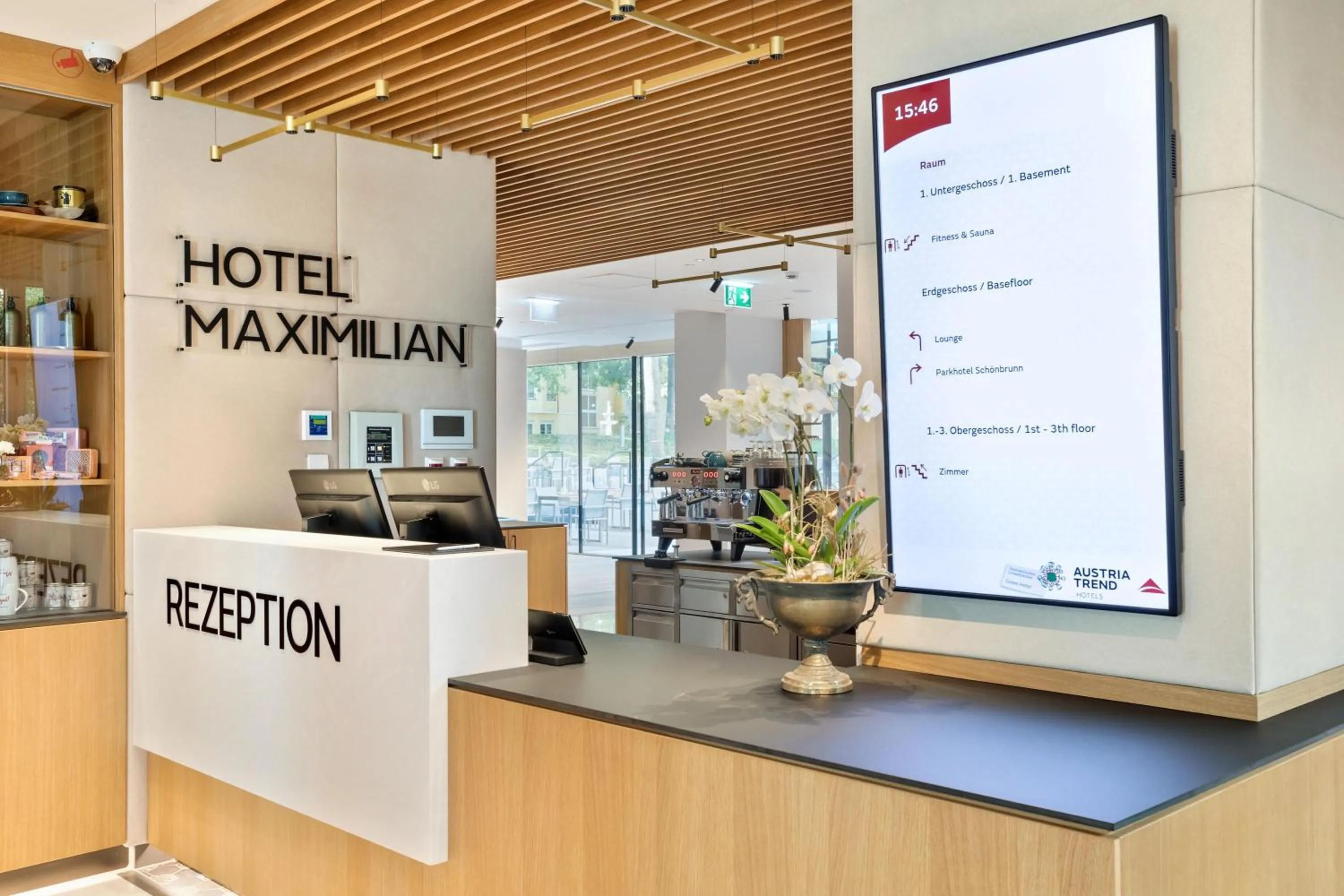Lobby or reception in Austria Trend Hotel Maximilian