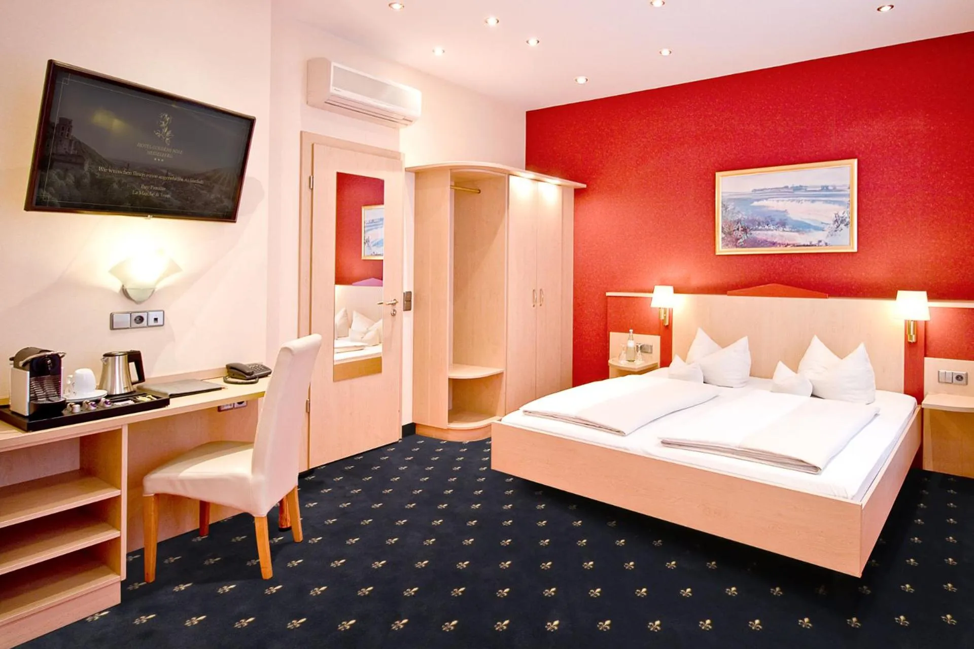 Bed in Hotel Goldene Rose