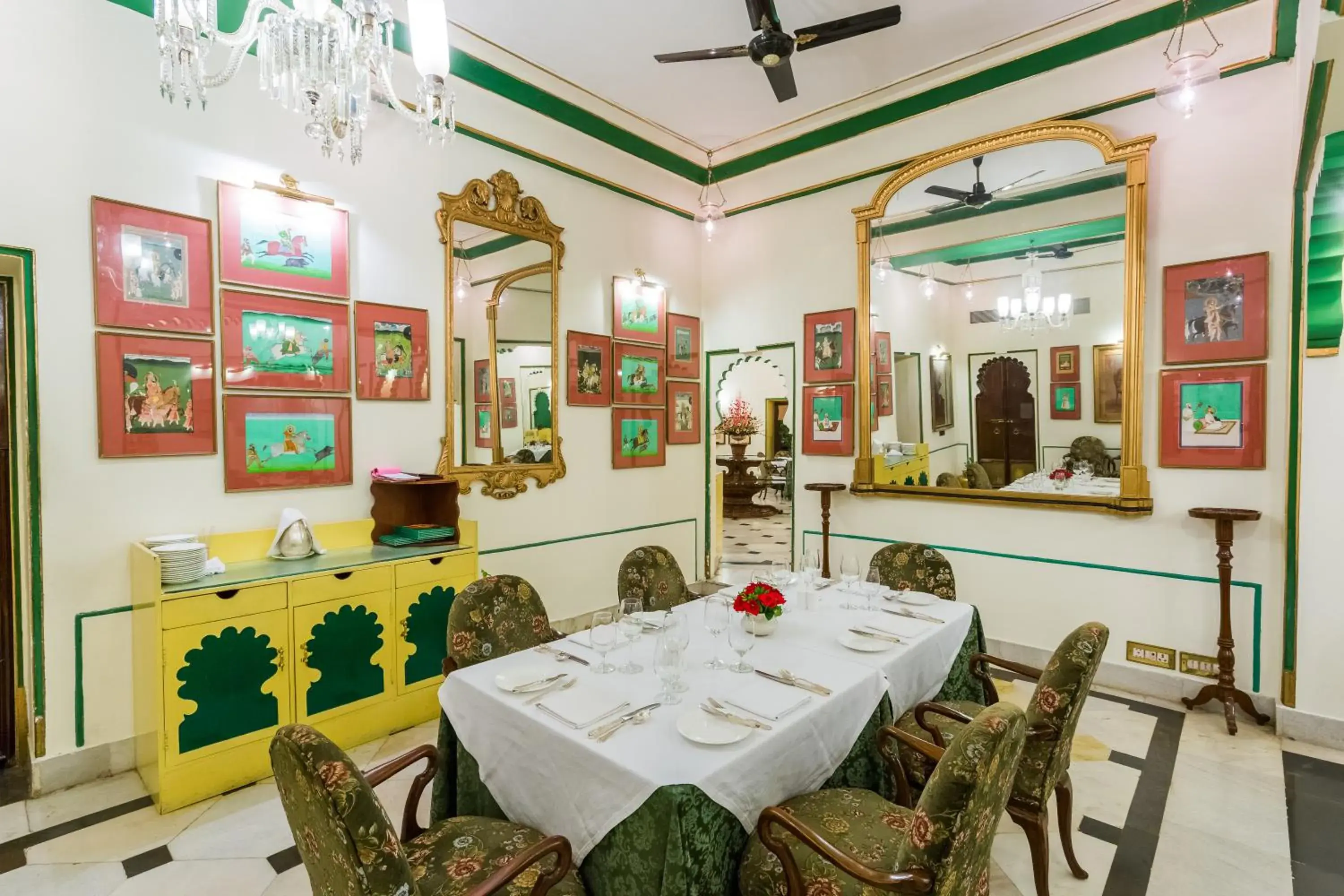 Breakfast in Shiv Niwas Palace by HRH Group of Hotels Breakfast in Shiv Niwas Palace by HRH Group of Hotels