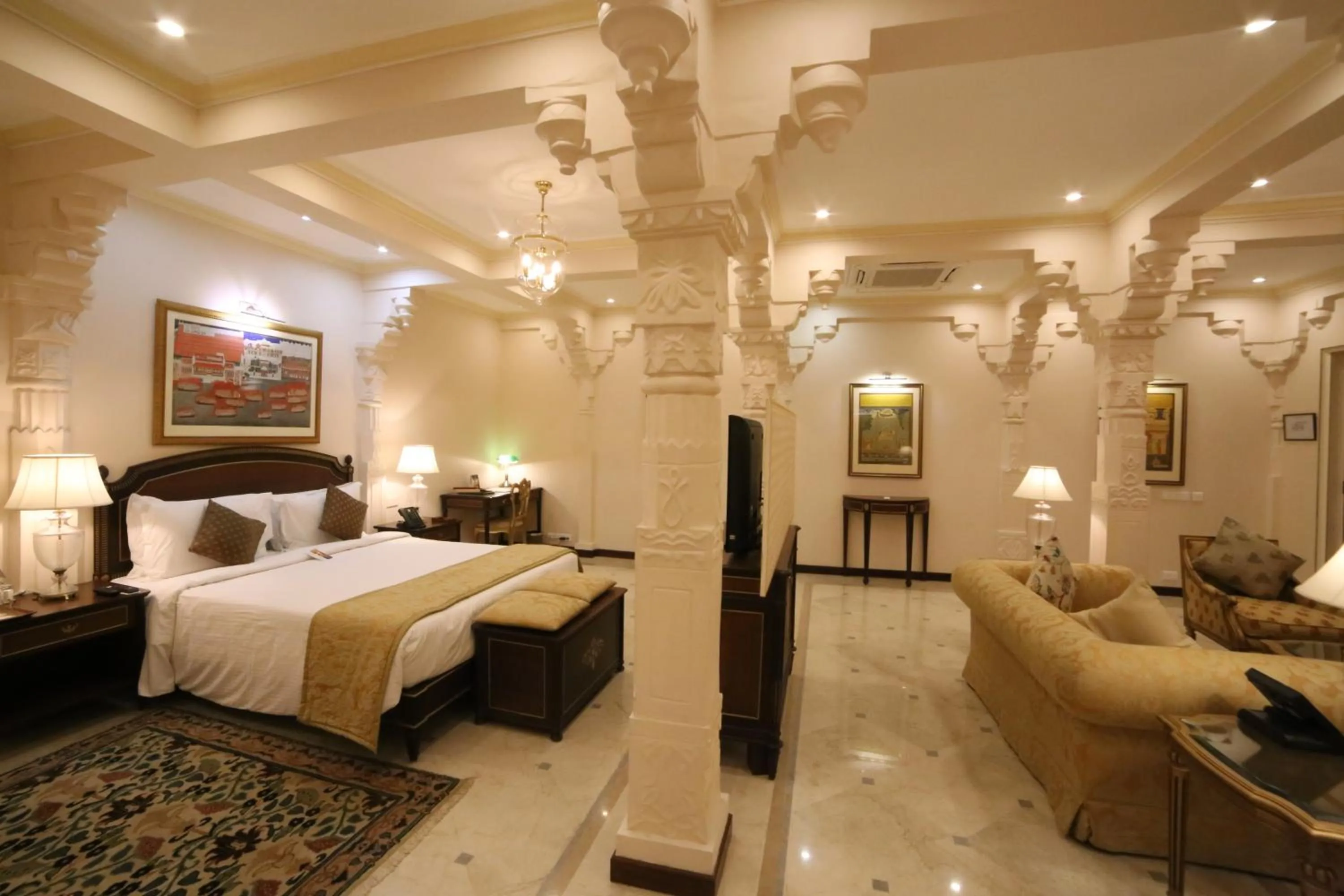 Photo of the whole room, Bed in Taj Fateh Prakash Palace Udaipur