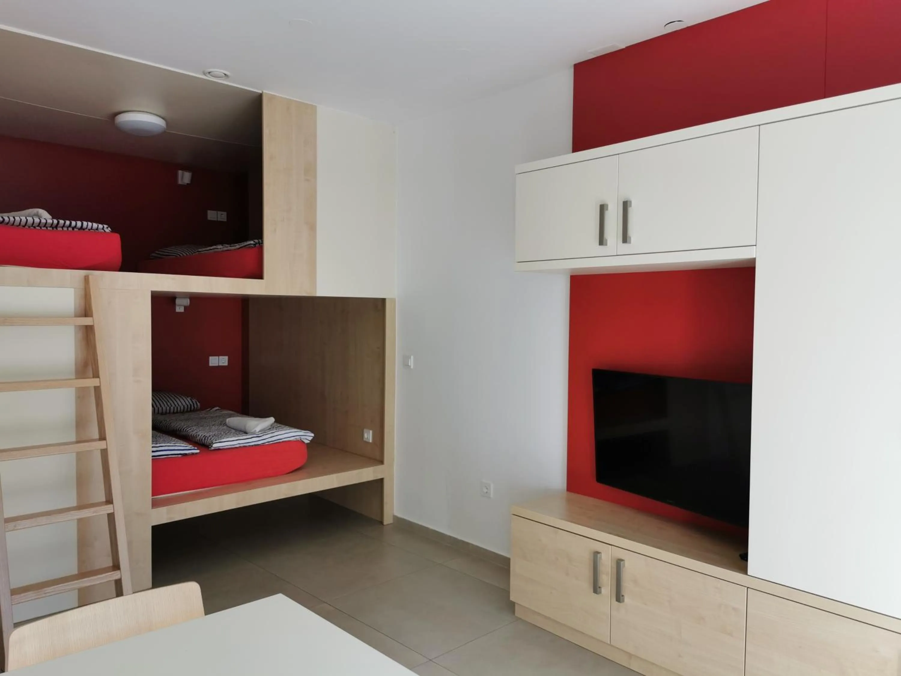 Bed in Cube studio by the river (with free bike rental)