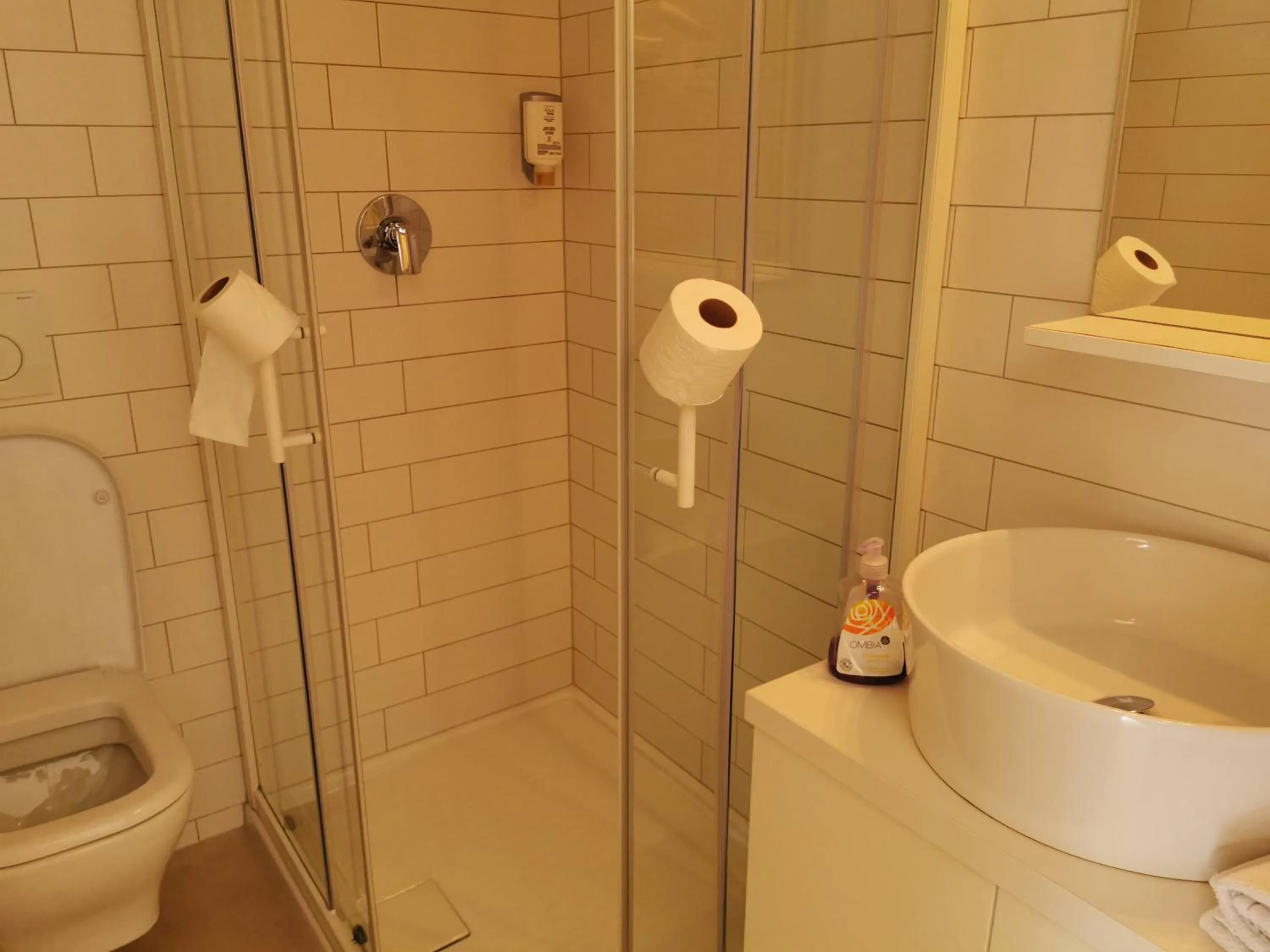 Toilet in Cube studio by the river (with free bike rental)