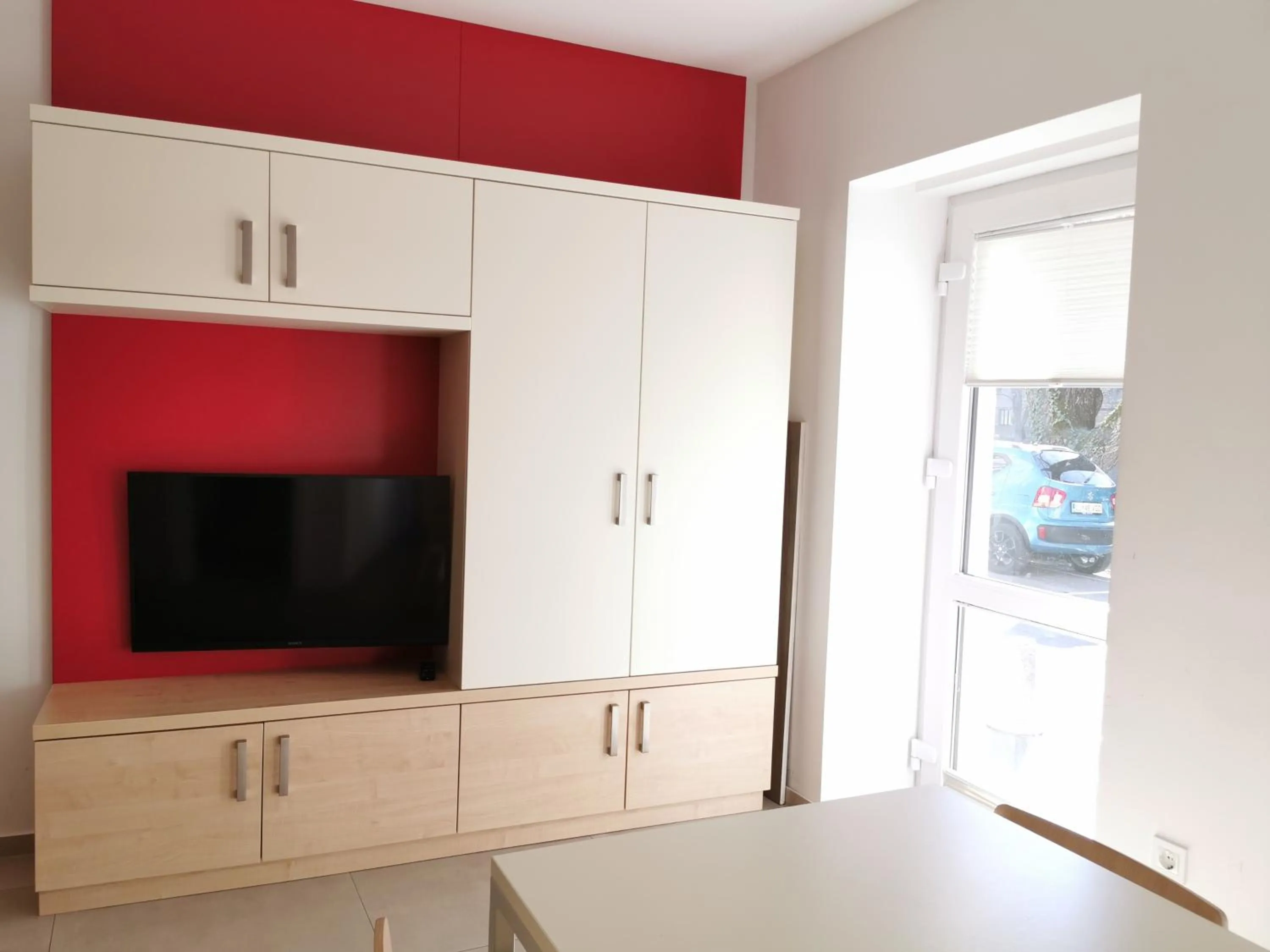 TV and multimedia in Cube studio by the river (with free bike rental)