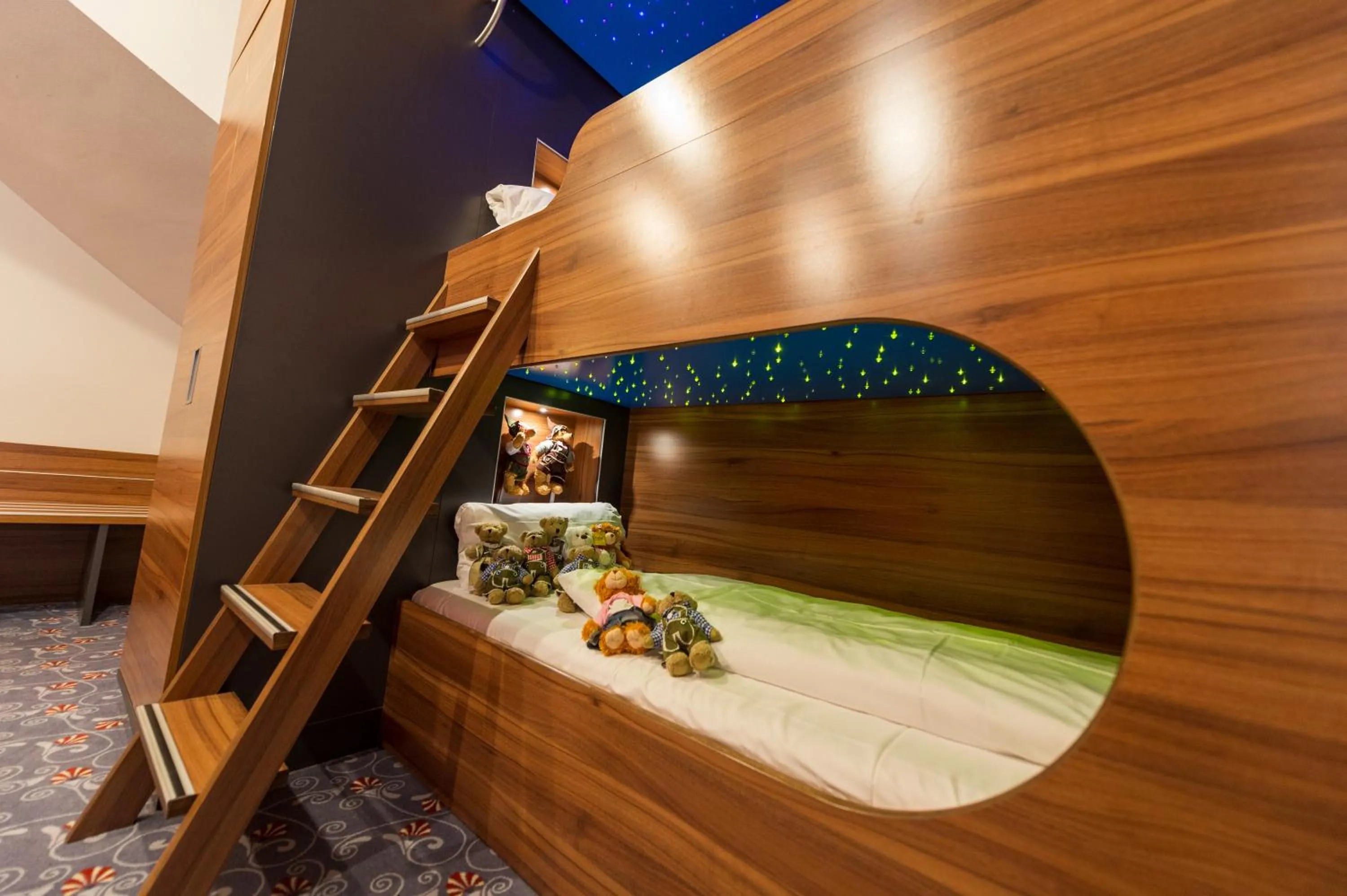 children in Prinzhotel Rothenburg