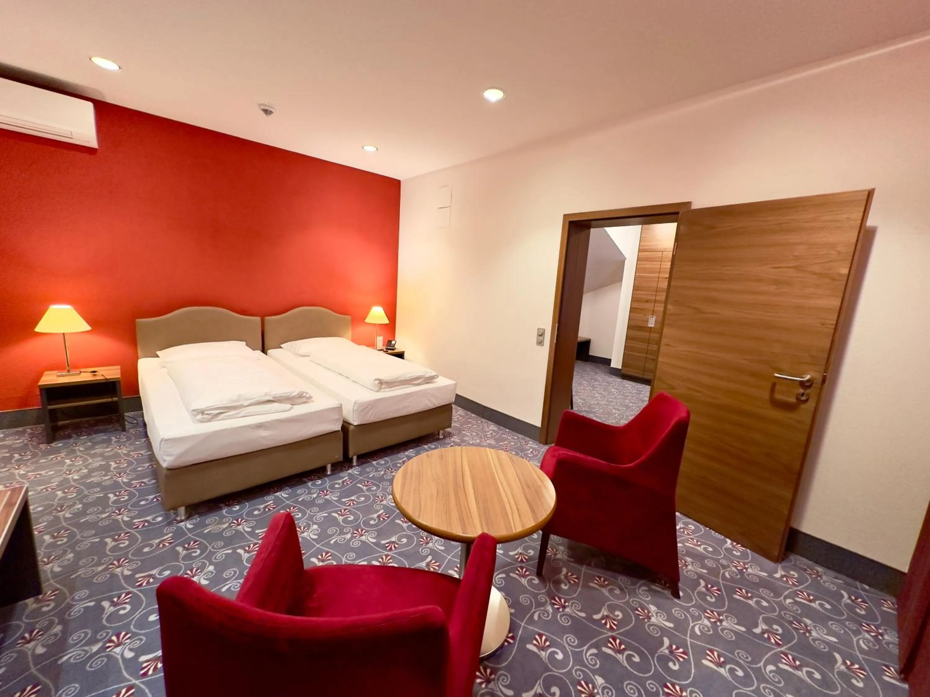 Photo of the whole room, Bed in Prinzhotel Rothenburg