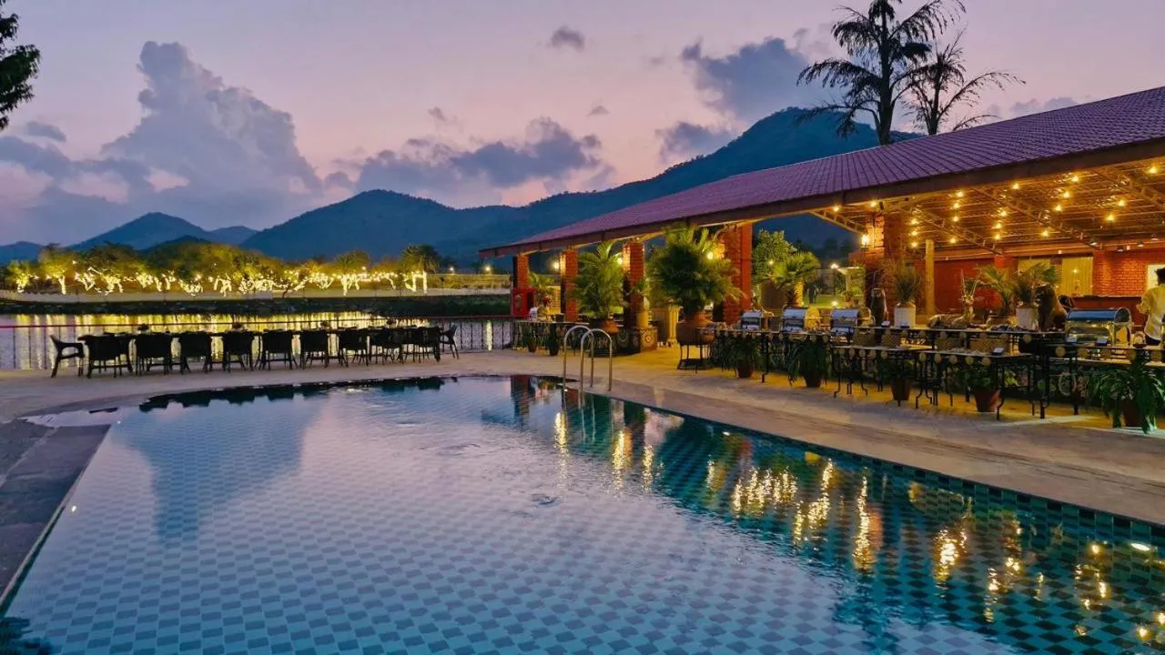 Shikarbadi Heritage Hotel by the Lake - By HRH Group of Hotels