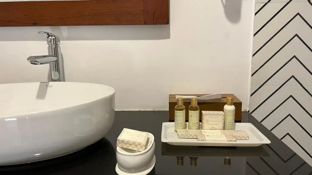 Shikarbadi Hotel - By The Lake Heritage by HRH Group of Hotels Shikarbadi Hotel - By The Lake Heritage by HRH Group of Hotels