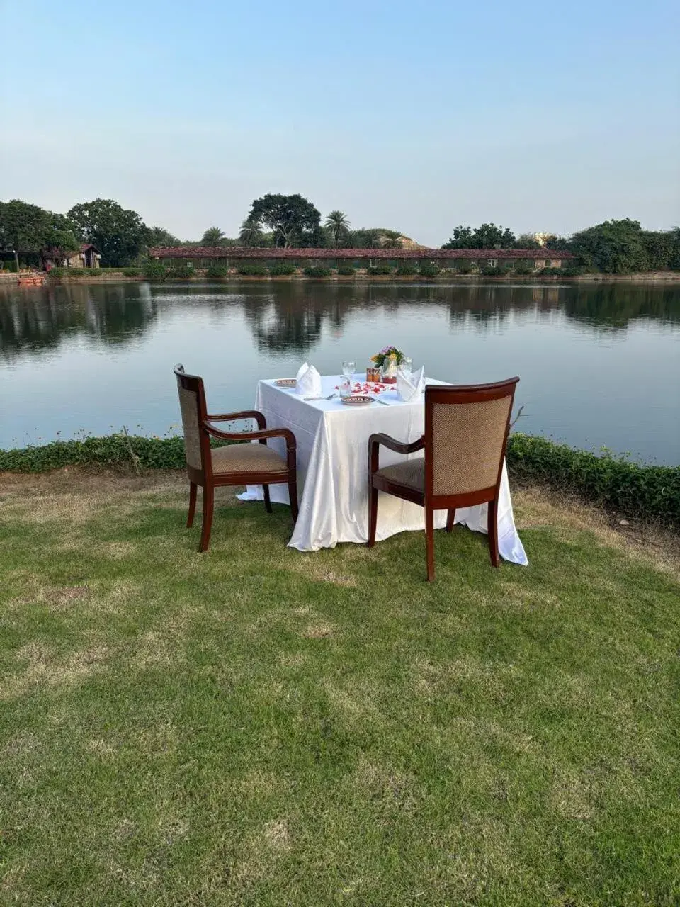 Restaurant/places to eat in Shikarbadi Hotel - By The Lake Heritage by HRH Group of Hotels Restaurant/places to eat in Shikarbadi Hotel - By The Lake Heritage by HRH Group of Hotels