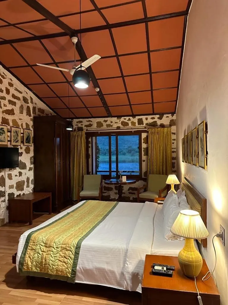 Bed in Shikarbadi Hotel - By The Lake Heritage by HRH Group of Hotels