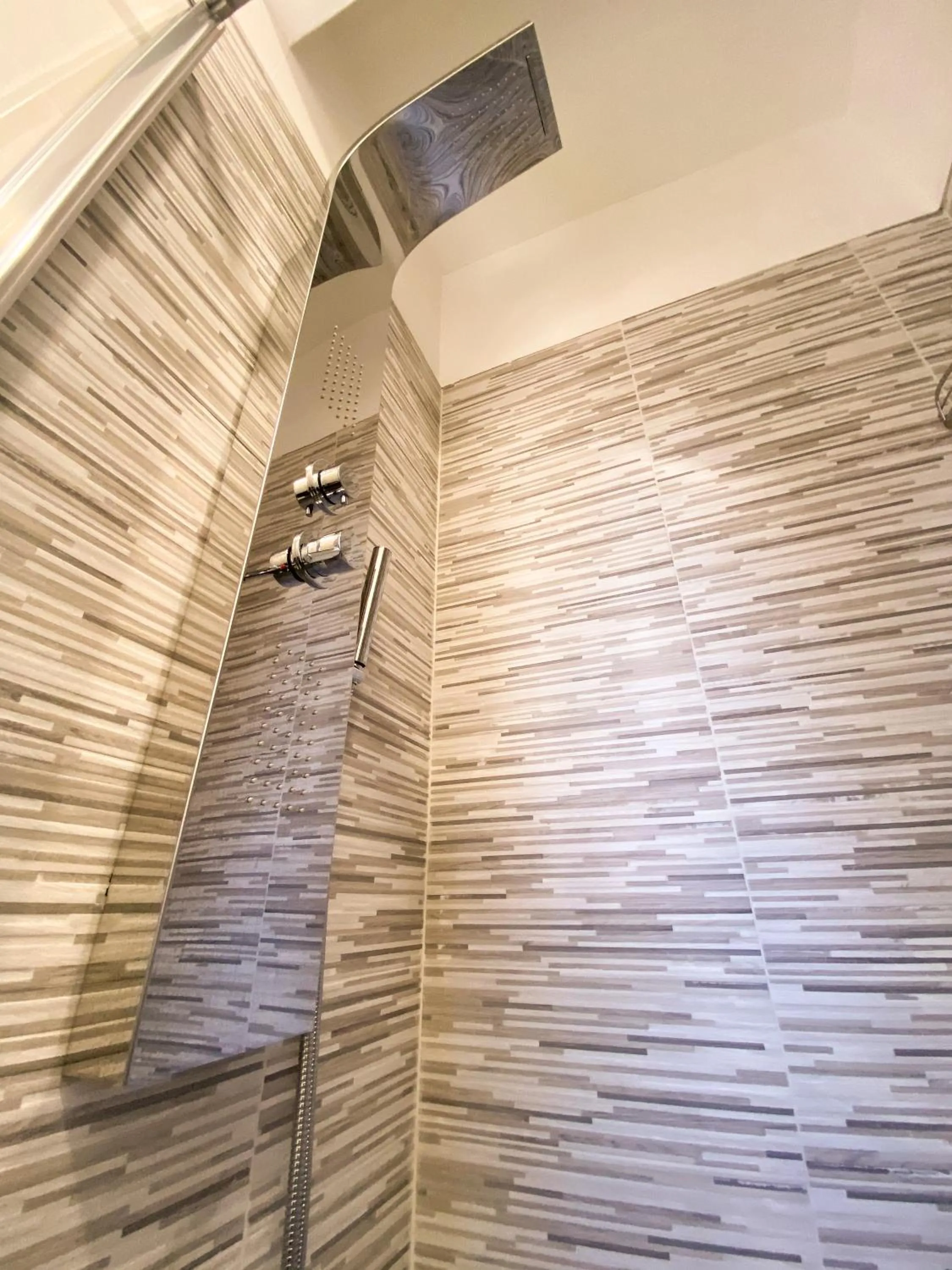 Shower in Abete Bianco - Albergo del Natale