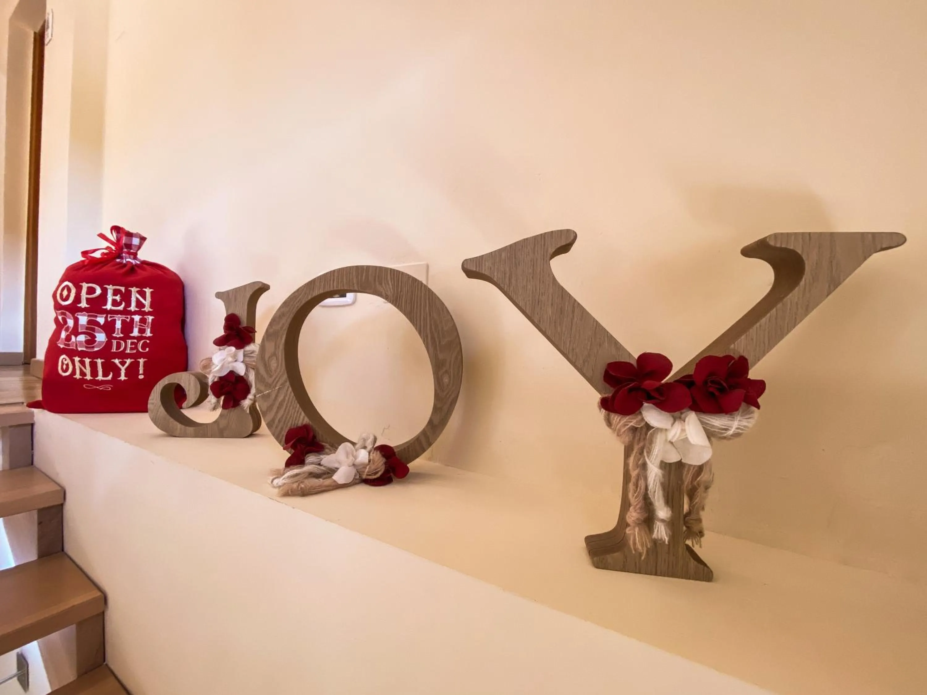 Decorative detail in Abete Bianco - Albergo del Natale