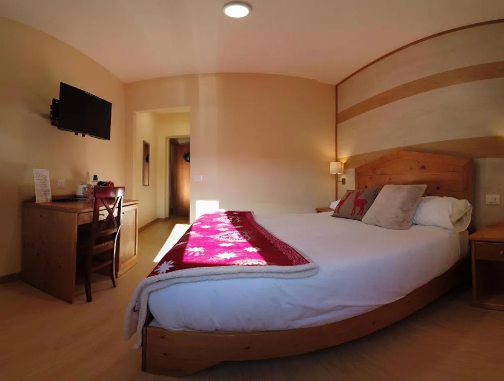 Garden view, Bed in Abete Bianco - Albergo del Natale