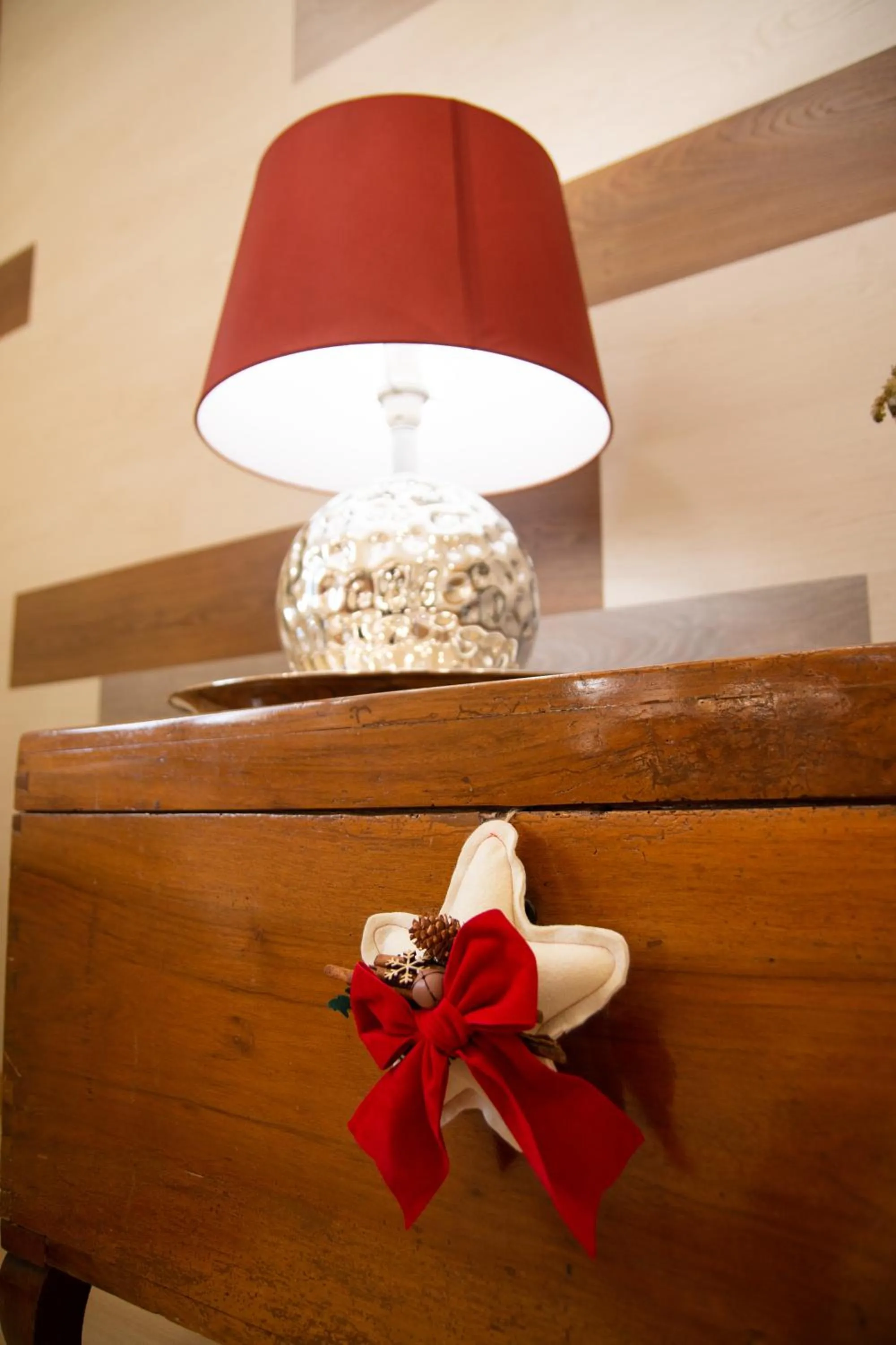 Decorative detail in Abete Bianco - Albergo del Natale