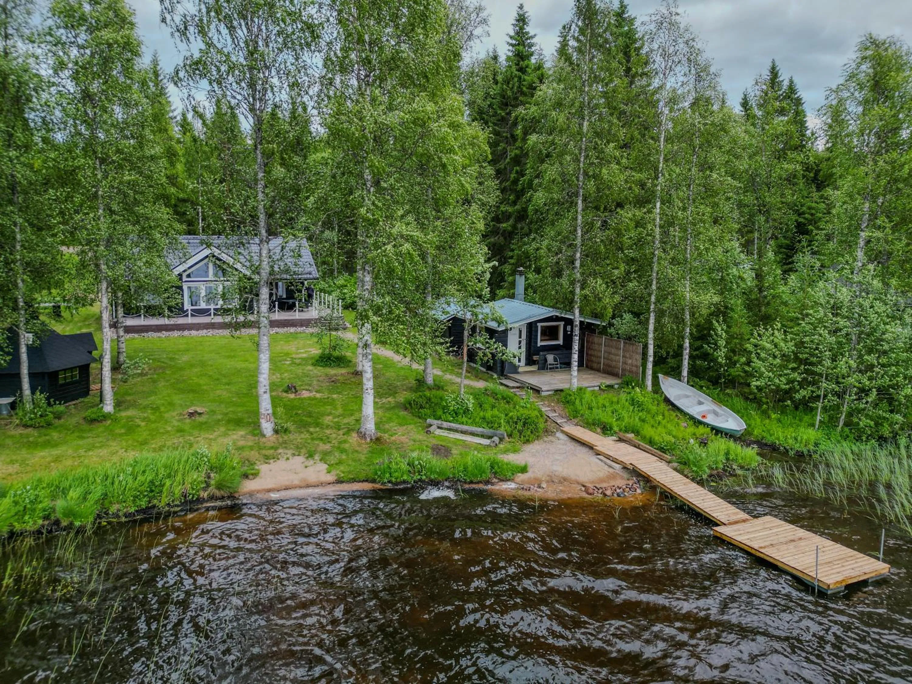 Lähderinne - 2 bedroom log cabin, private beach, wifi & sauna
