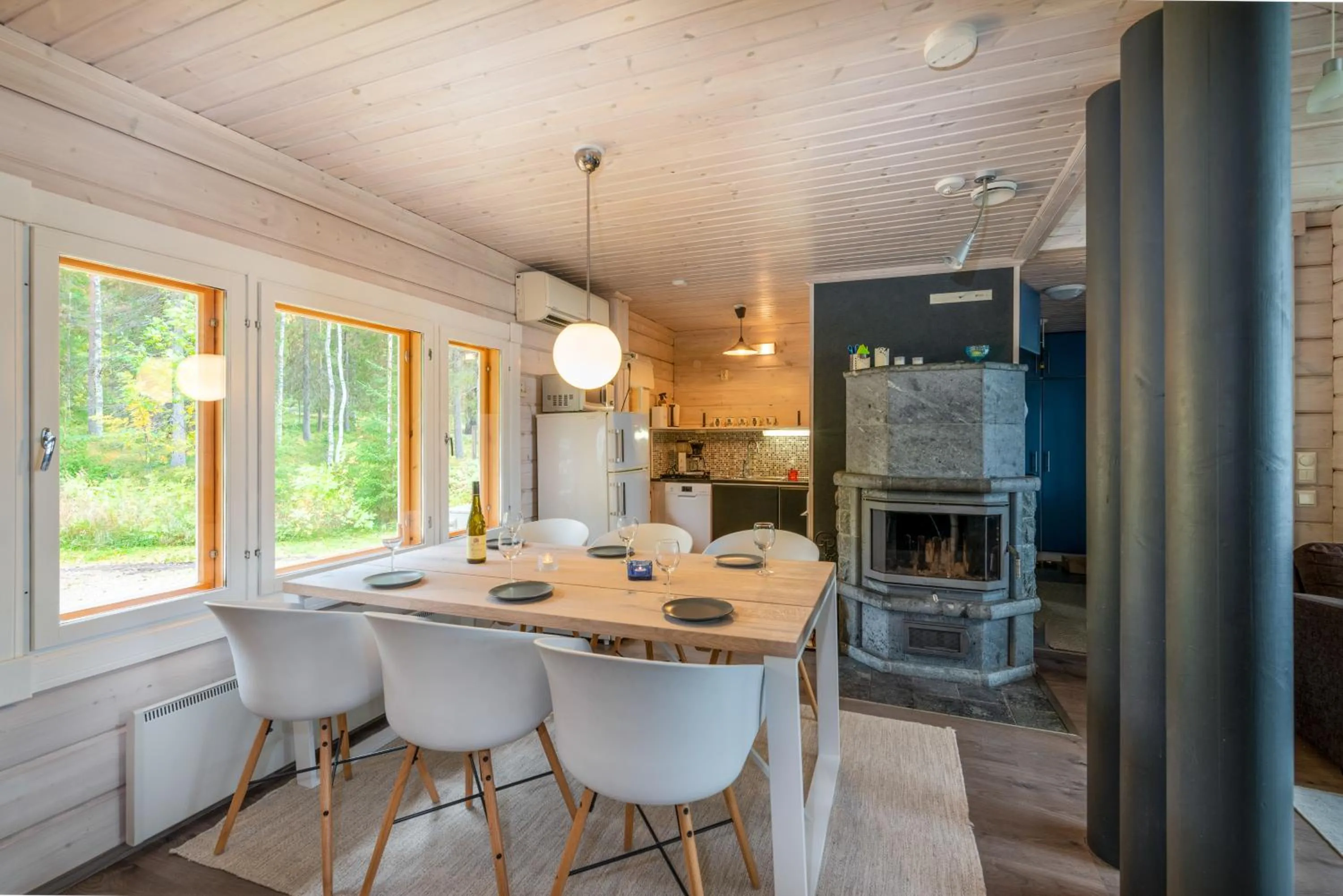 Lähderinne - 2 bedroom log cabin, private beach, wifi & sauna