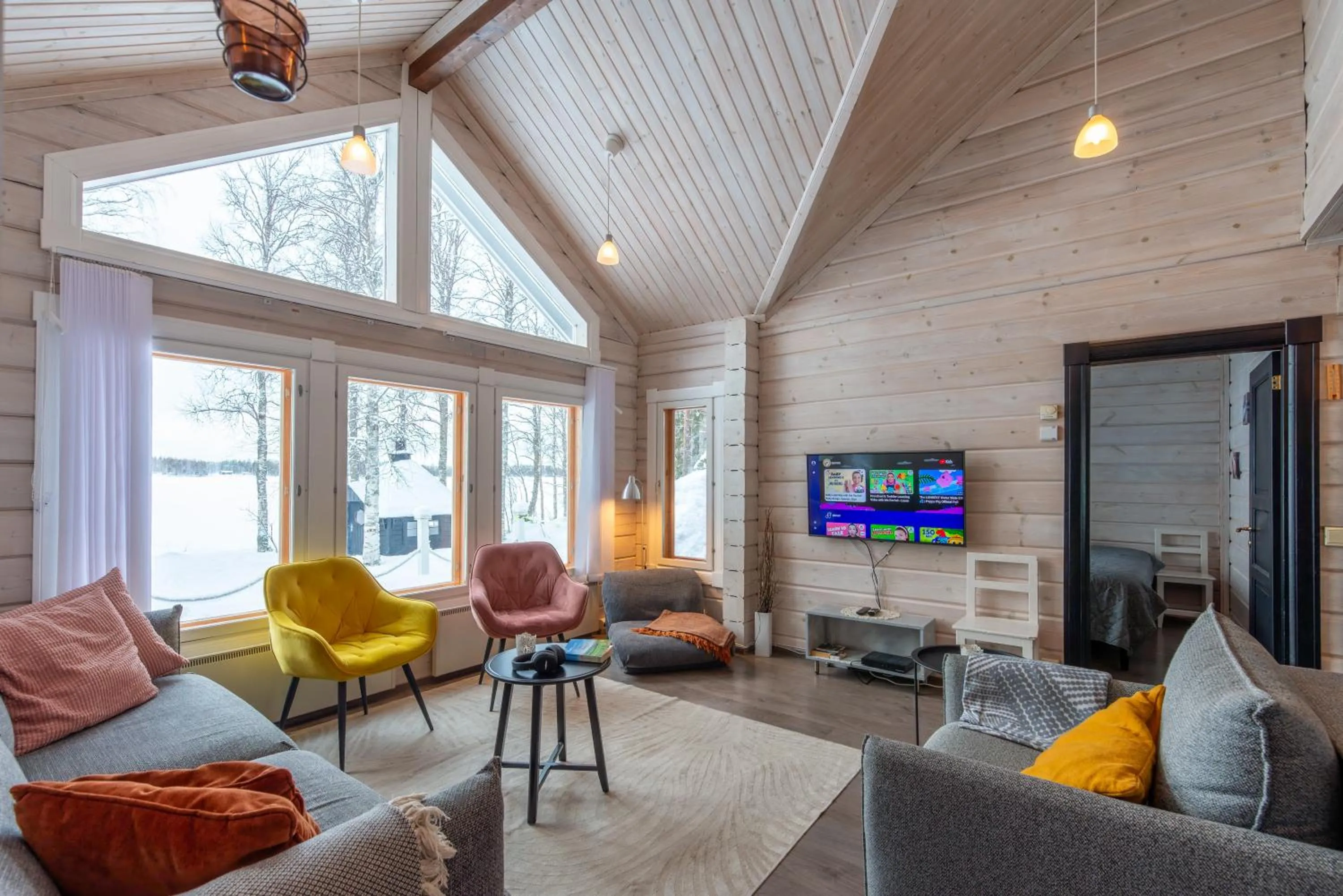 Lähderinne - 2 bedroom log cabin, private beach, wifi & sauna