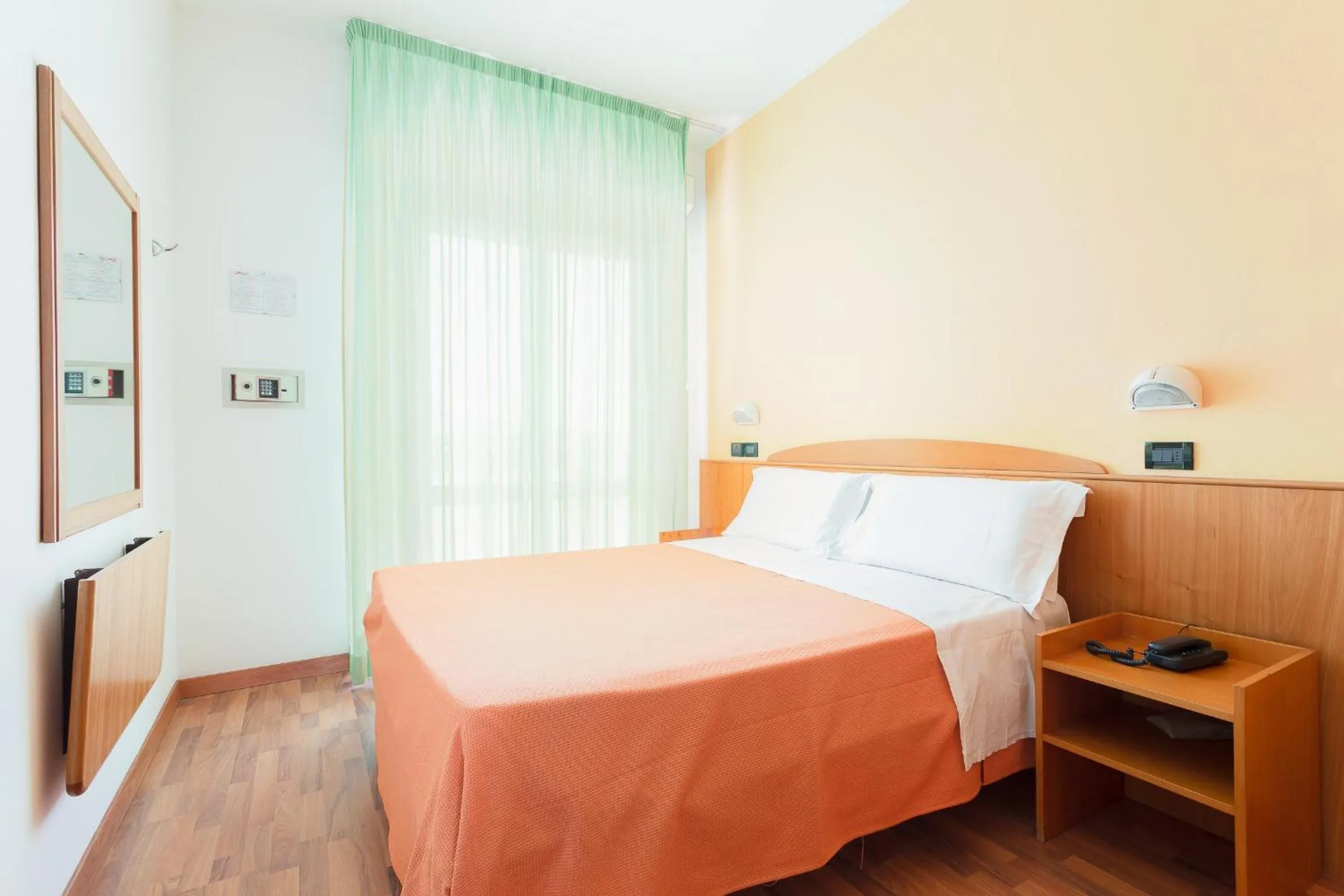 Bedroom, Bed in Little Hotel