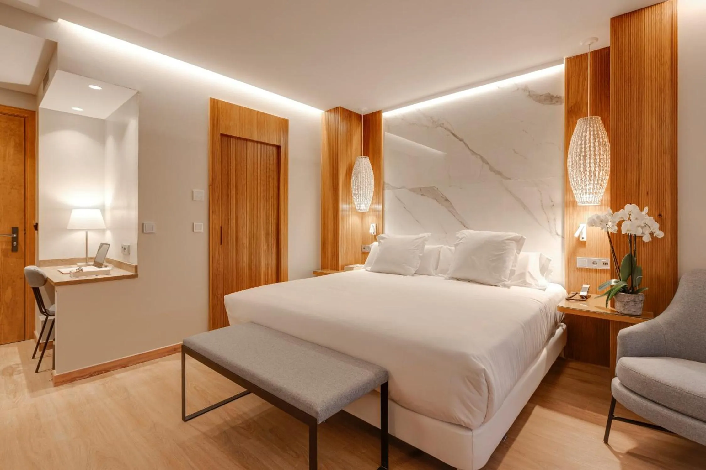 Photo of the whole room, Bed in Hotel Boutique Mirlo Barcelona