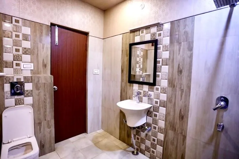 Toilet in The Hoften Blue Magnets, Dalhousie