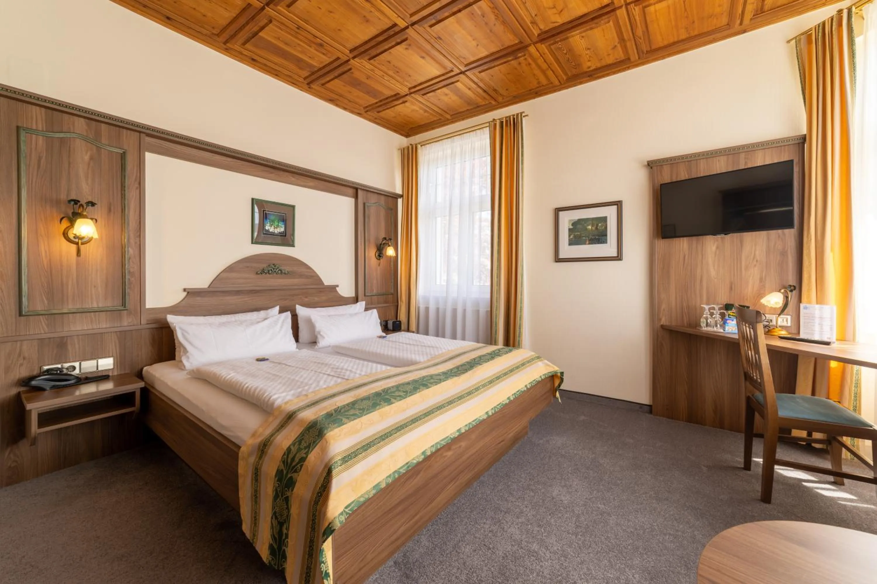 Photo of the whole room, Bed in Hotel Schöngarten garni