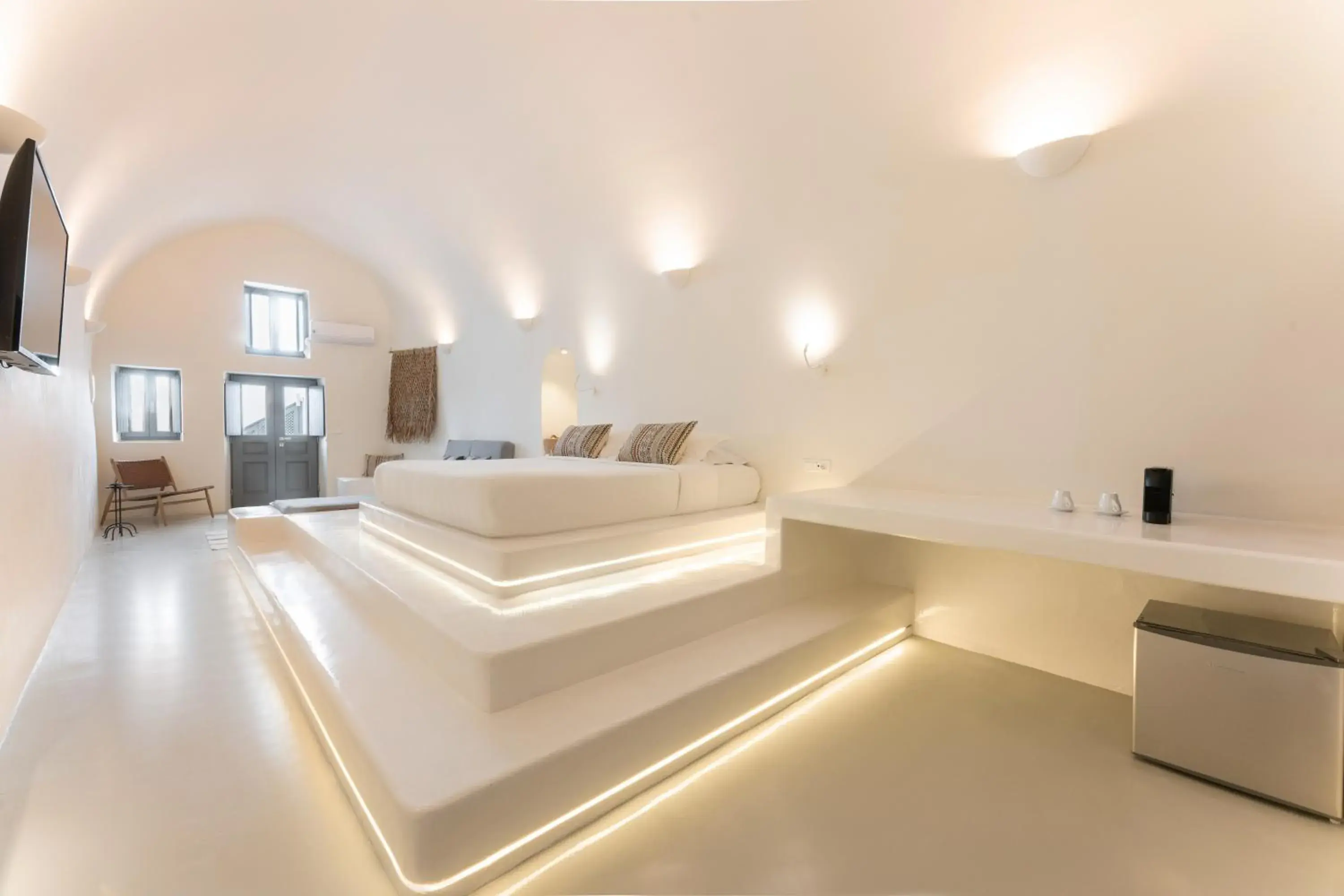 Grand Suite with Caldera View and outdoor Hot Tub - Private Terrace in Cilon Suites Santorini Grand Suite with Caldera View and outdoor Hot Tub - Private Terrace in Cilon Suites Santorini