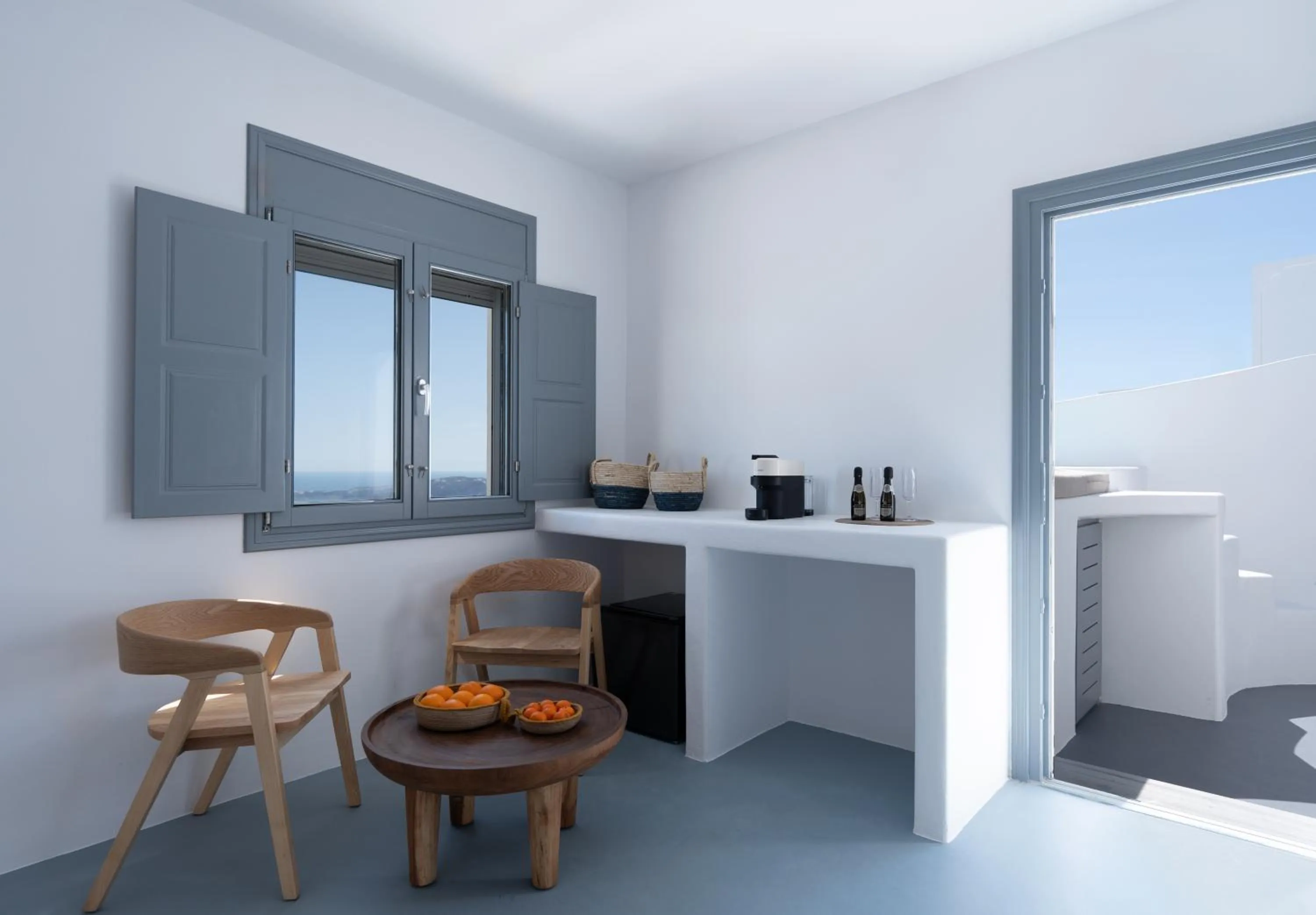 Coffee/tea facilities in Cilon Suites Santorini