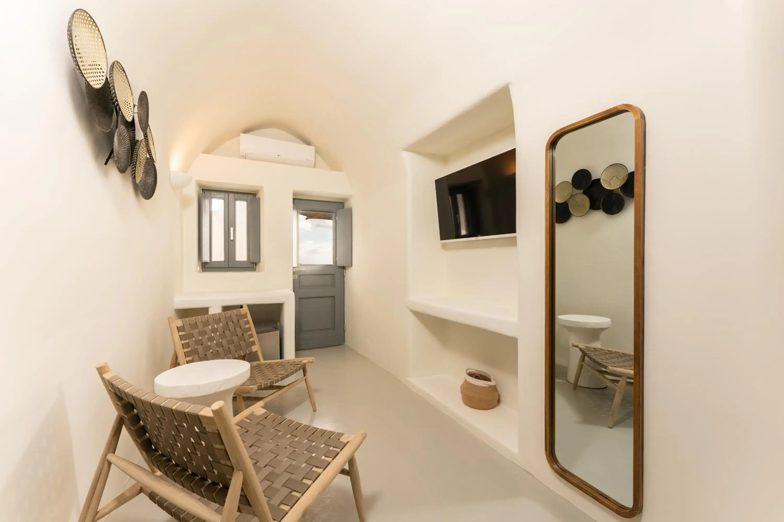 Petite Cave Suite with Caldera View & Outdoor Hot Tub in Cilon Suites Santorini Petite Cave Suite with Caldera View & Outdoor Hot Tub in Cilon Suites Santorini