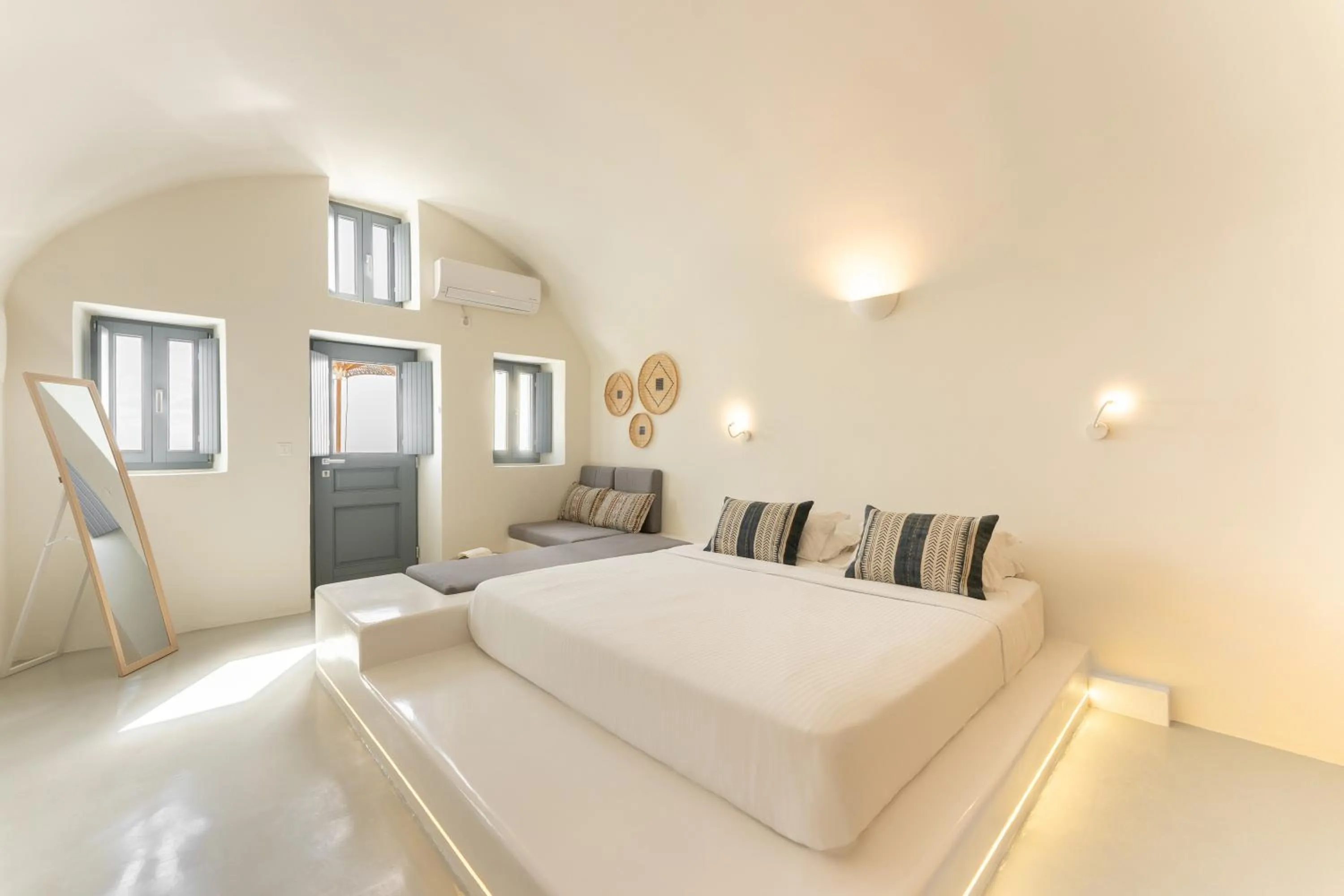 Bedroom, Bed in Cilon Suites Santorini