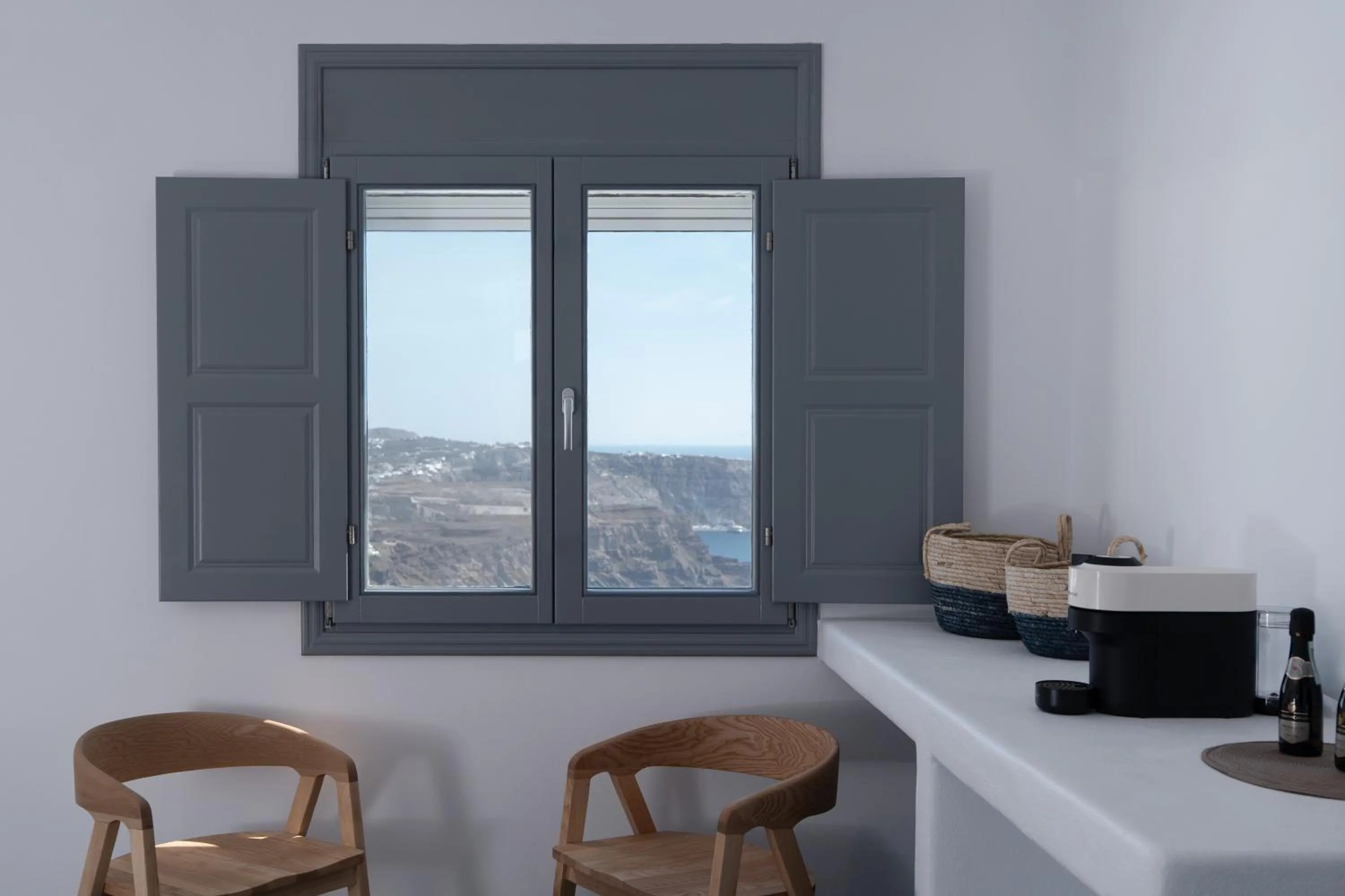 Coffee/tea facilities in Cilon Suites Santorini