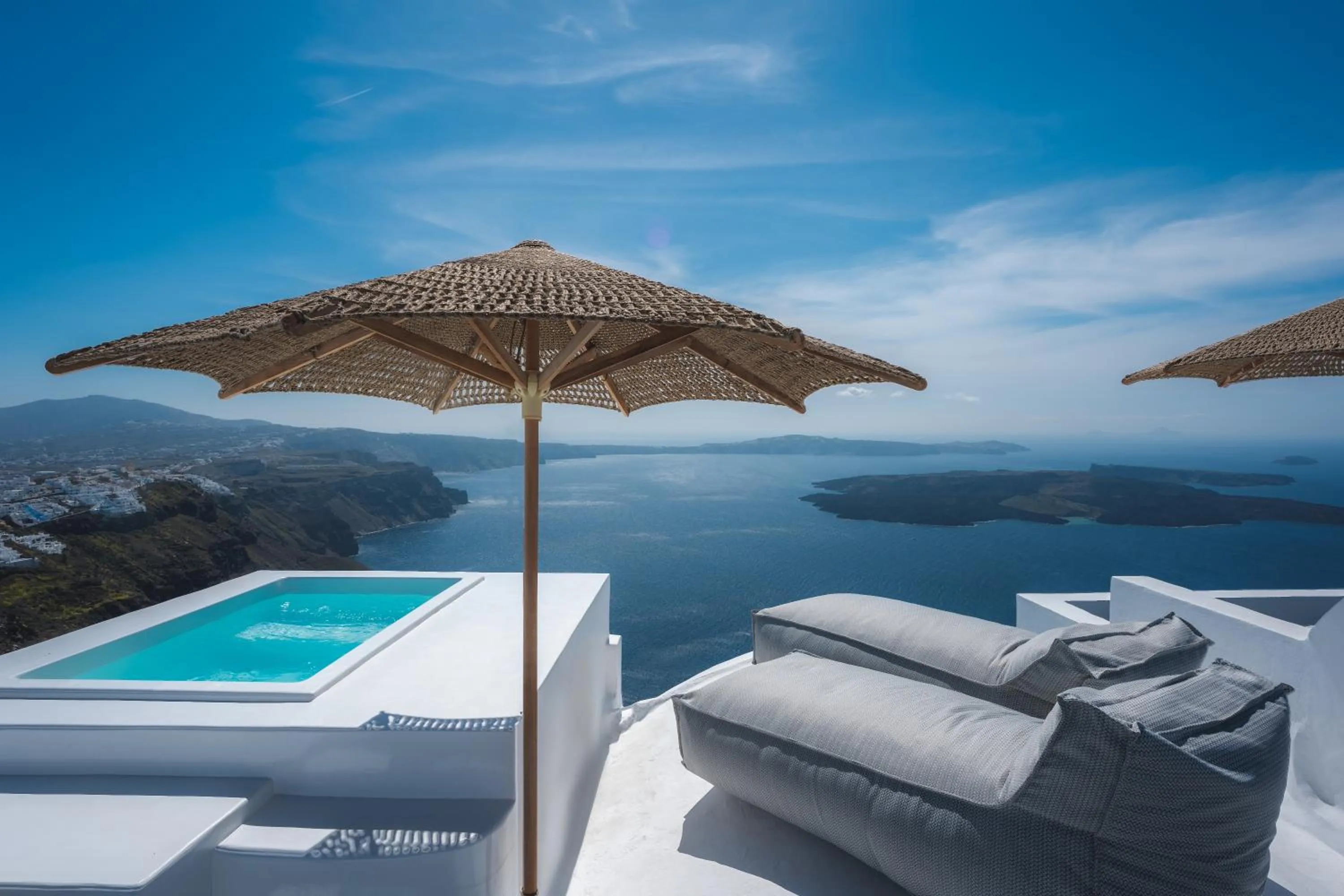 Hot Tub in Cilon Suites Santorini