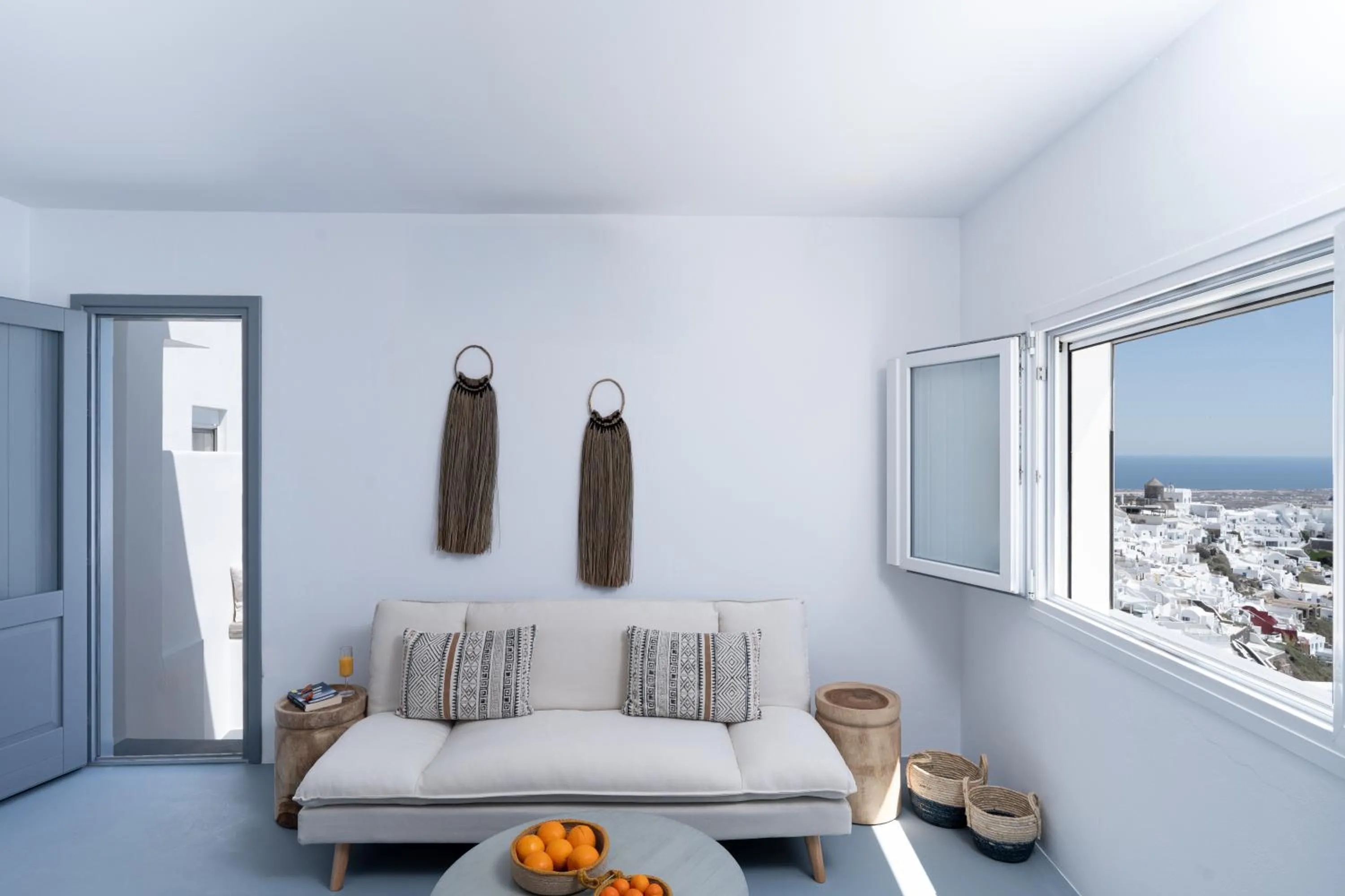 Living room in Cilon Suites Santorini