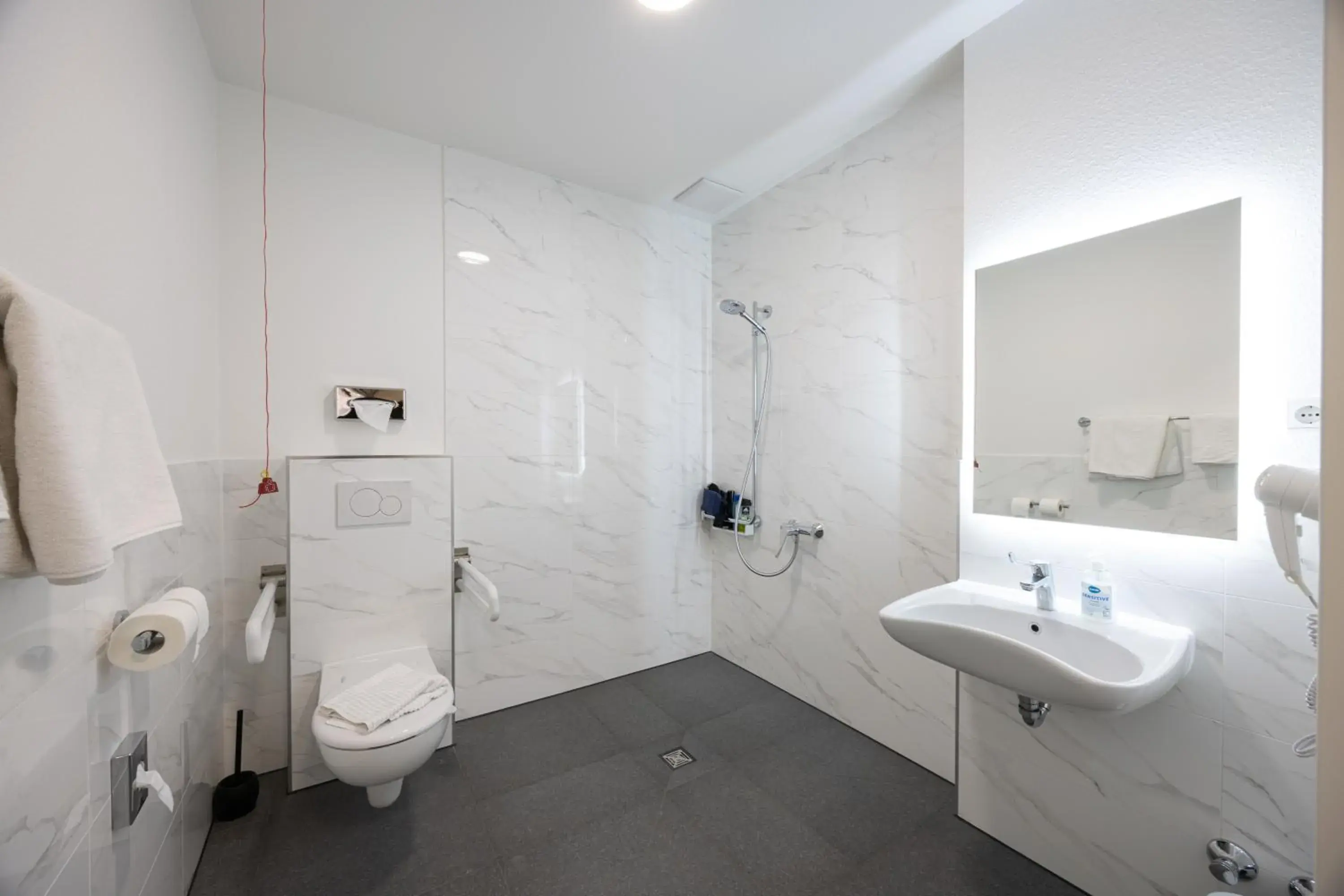 Queen Room - Disability Access in Panorama Hotel Rheinkrone Queen Room - Disability Access in Panorama Hotel Rheinkrone