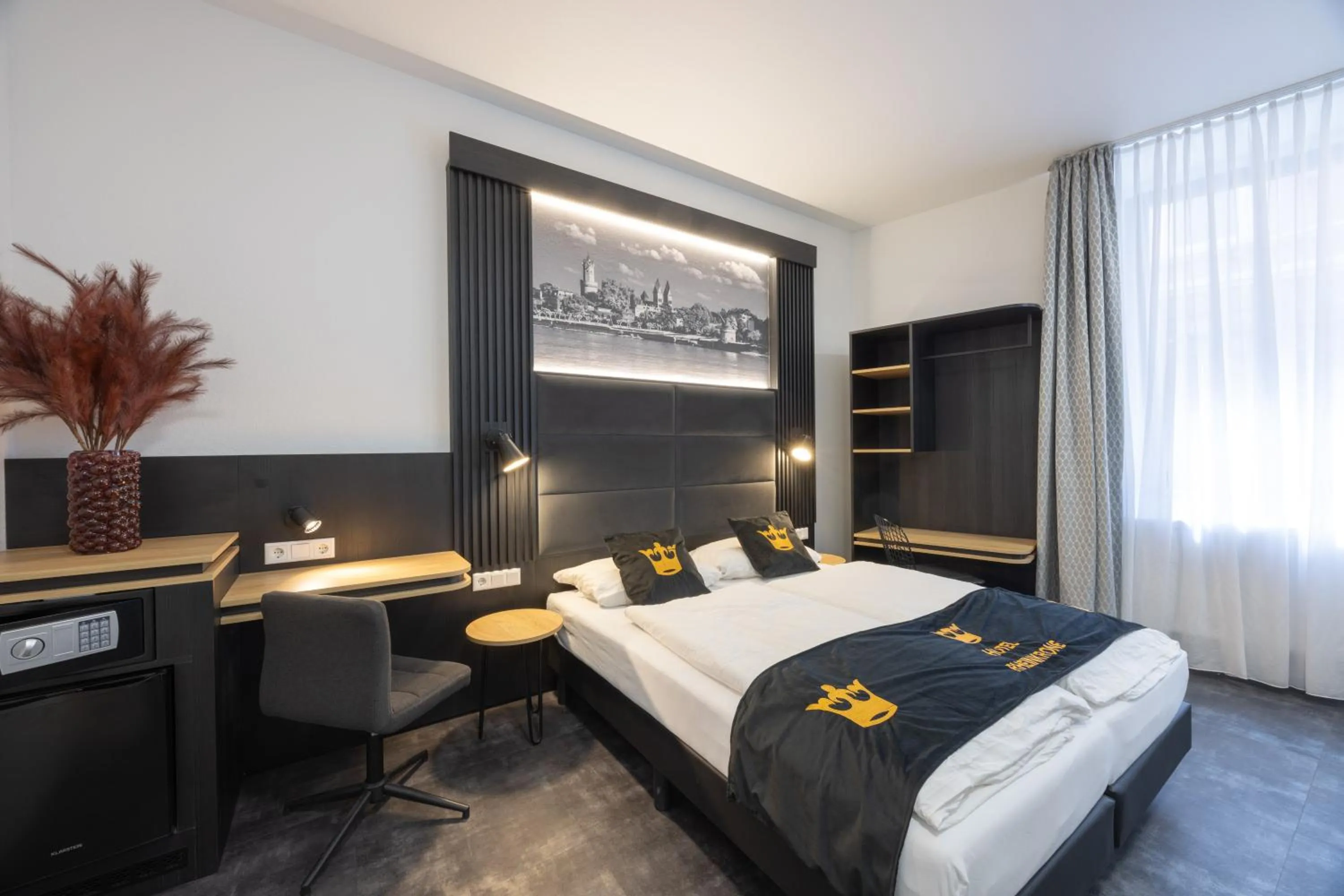 Bed in Panorama Hotel Rheinkrone